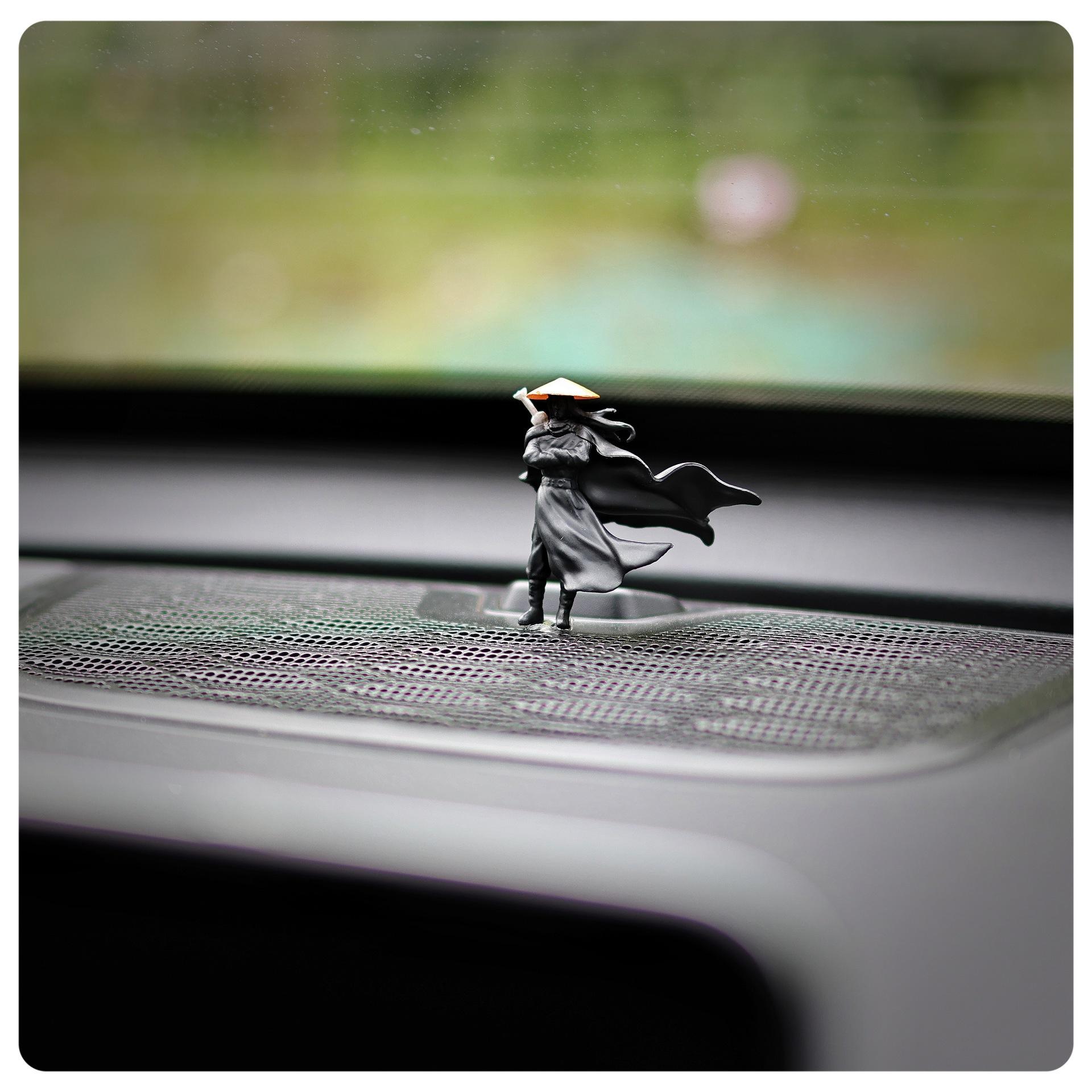 Car Interior Decoration, 2 Counts Mini Resin Swordsman Statue Ornament, Car Rearview Mirror and Dashboard Decoration, Home Office Desk Decoration, Car Desktop Decor, Car Interior Decorative Accessory, Car Trinkets