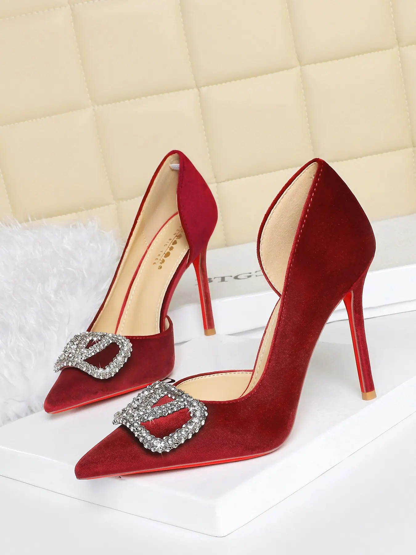 9269-K202 European Style Fashion Silver Color Rhinestone V Buckle Pointed Toe High Heel Slip-On Shoes, Luxury Velvet Material, Elegant Design