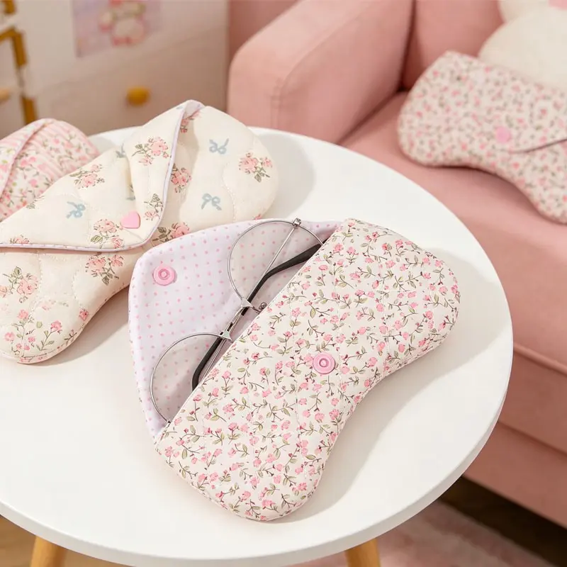 1pc Cute Heart-Shaped Glasses Storage Bag Foam Quilted Eyeglass Case Ditsy Floral & Strip Pattern Travel Glasses Pouch Girls Sunglasses Accessories Eyeglasses Holder, Eye Glasses Holders Soft Fabric Glasses Protection Case For Travel and Daily Use