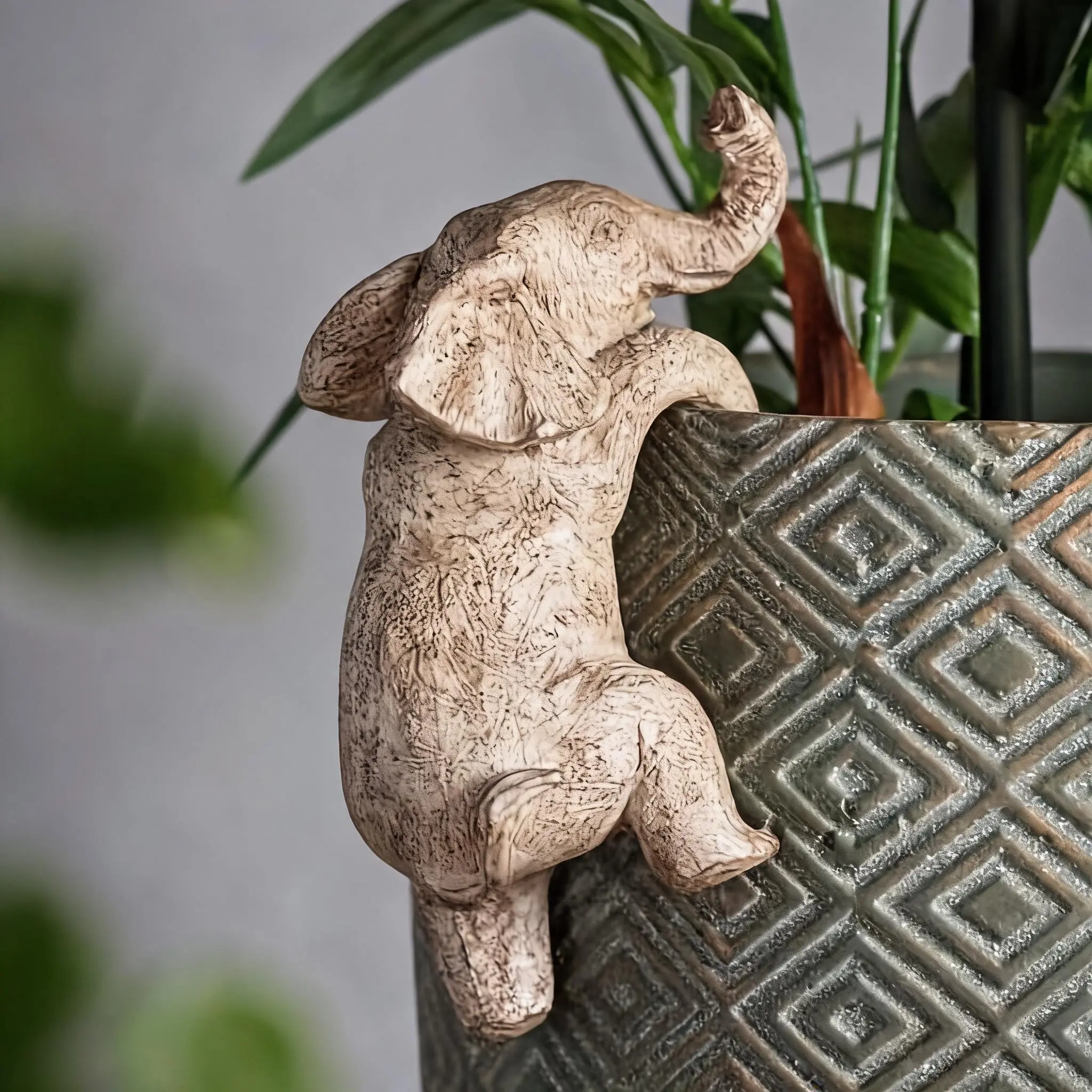 1 Piece Hanging Planter Elephant Ornament, Gift for Elephant Lovers, Animal Decor Sculpture for Home, Balcony & Garden, Flower Pot Decor, Room Decor, Aesthetic Room Decor, Bedroom Decor, Home & House Decoration