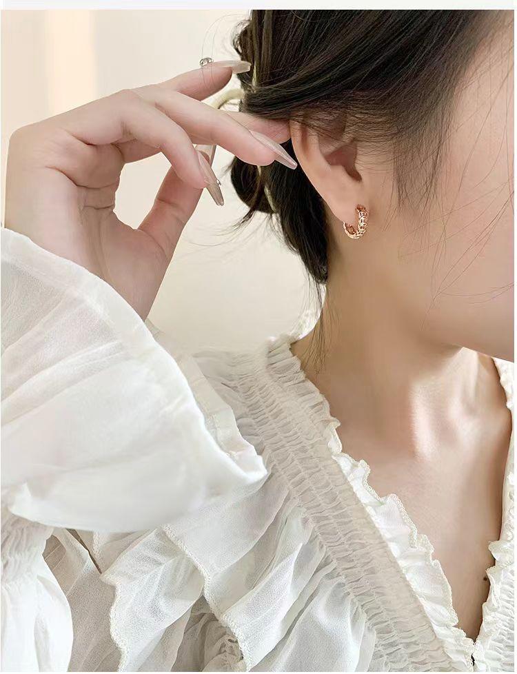 European and American retro style money earrings, versatile earrings, new fashionable plated hollowed-out copper coin ear buckles