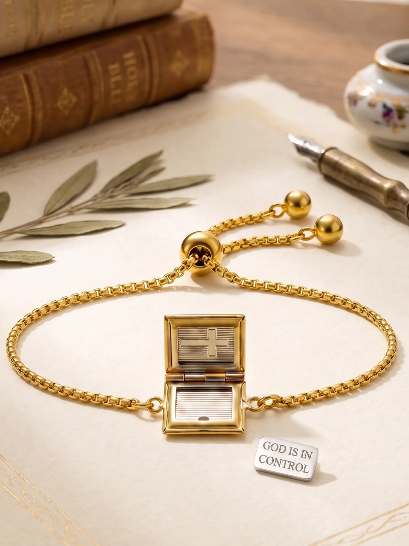 Openable Bible Book Locket Bracelet for Men Women 18K Gold Plated Stainless Steel Christian Cross Adjustable Box Chain Religious Jewelry Gift