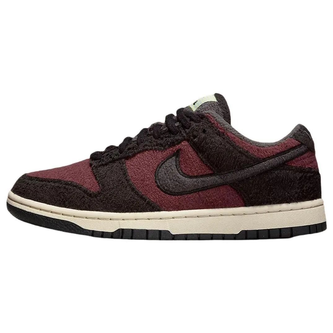 Nike Wmns Dunk Low SE 'Fleece - Burgundy Crush' DQ7579-600