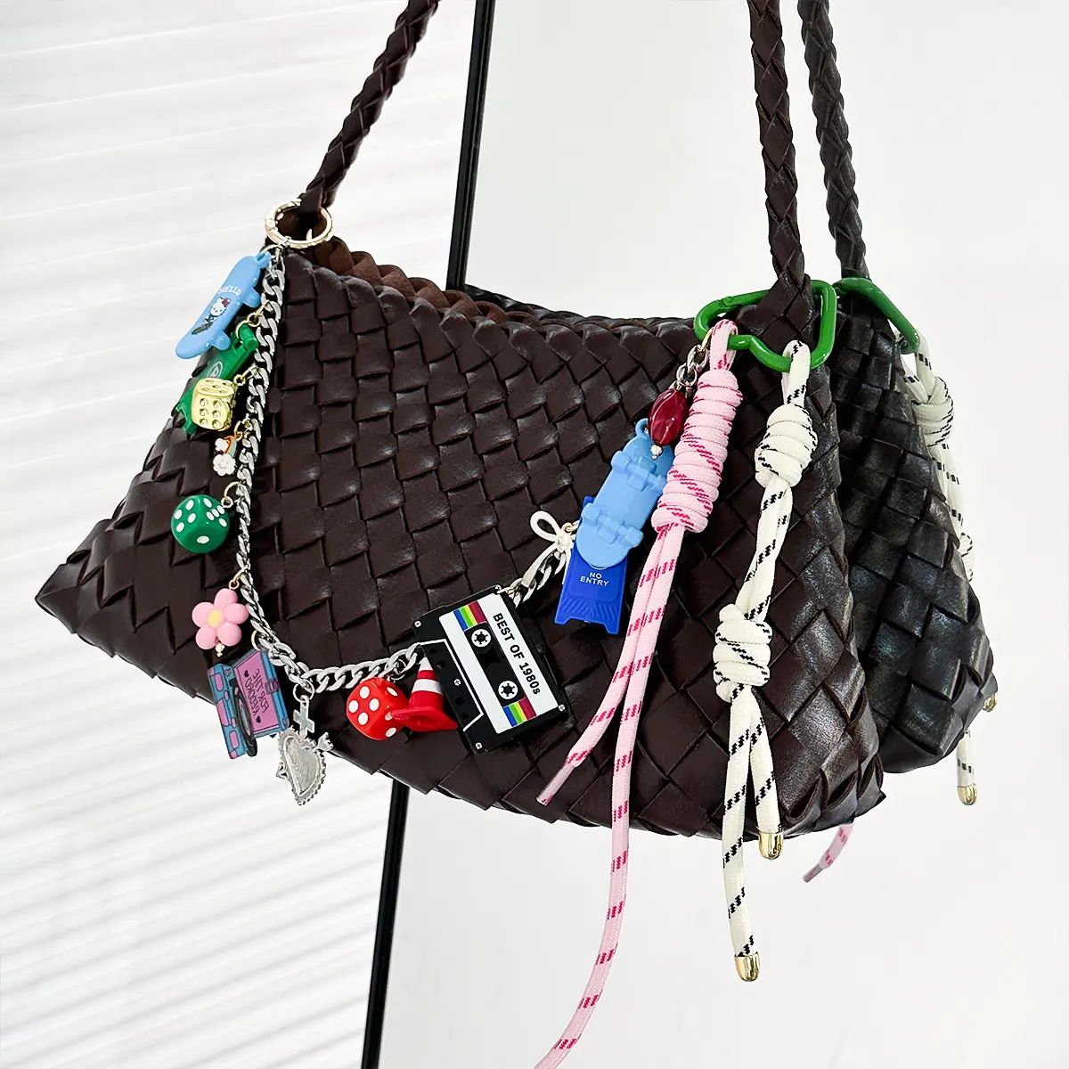 Vintage 80s Cassette Theme Bag Charm - Punk Metal Chain Keychain with Retro Dice Skate Pendant, Backpack & Mini Bag Accessories for Daily Wear Shoulder Tote Decor, Bag Charms, Dice Motif