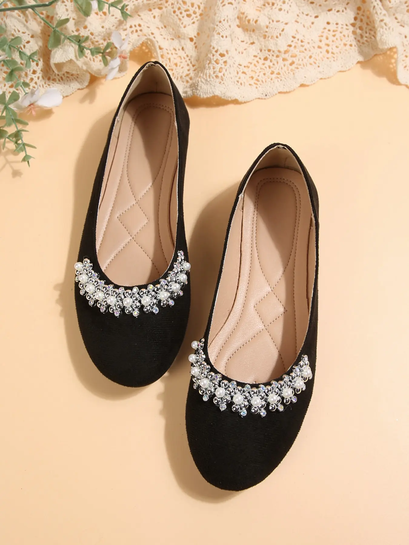 New women's European and American style light luxury pearl rhinestone flat shoes vintage frosted shallow single shoes women's versatile soft-soled boat shoes commuting lazy bean shoes