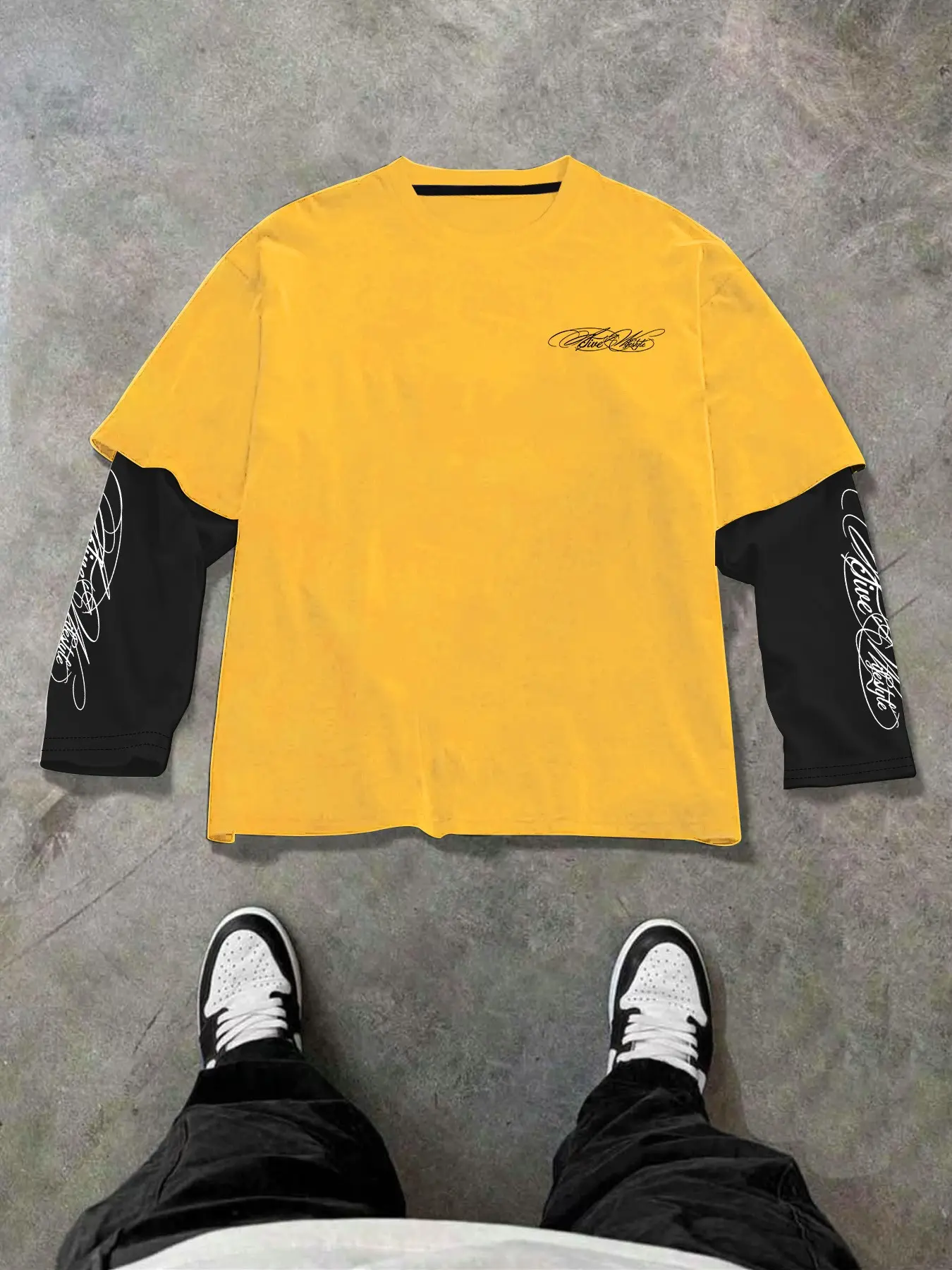 Y2K Hip Hop Grunge Contrast Color Long Sleeve Top, Unisex Fake Double Split Sleeve Graphic Tee With Minimal Chest Signature Script Print, Breathable All-Season Two-Tone Arm Print Shirt For Street Shooting Concert Hip Hop Party Retro Skater Casual Outfit