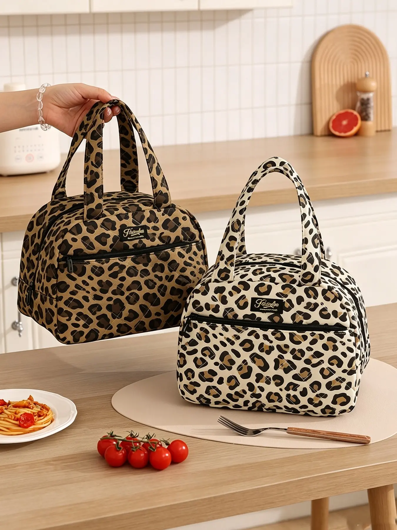 1 piece vintage leopard print quilted thermal lunch bag, portable hand-held waterproof cold-retaining and heat-insulated bag, suitable for professional women for office use and picnics