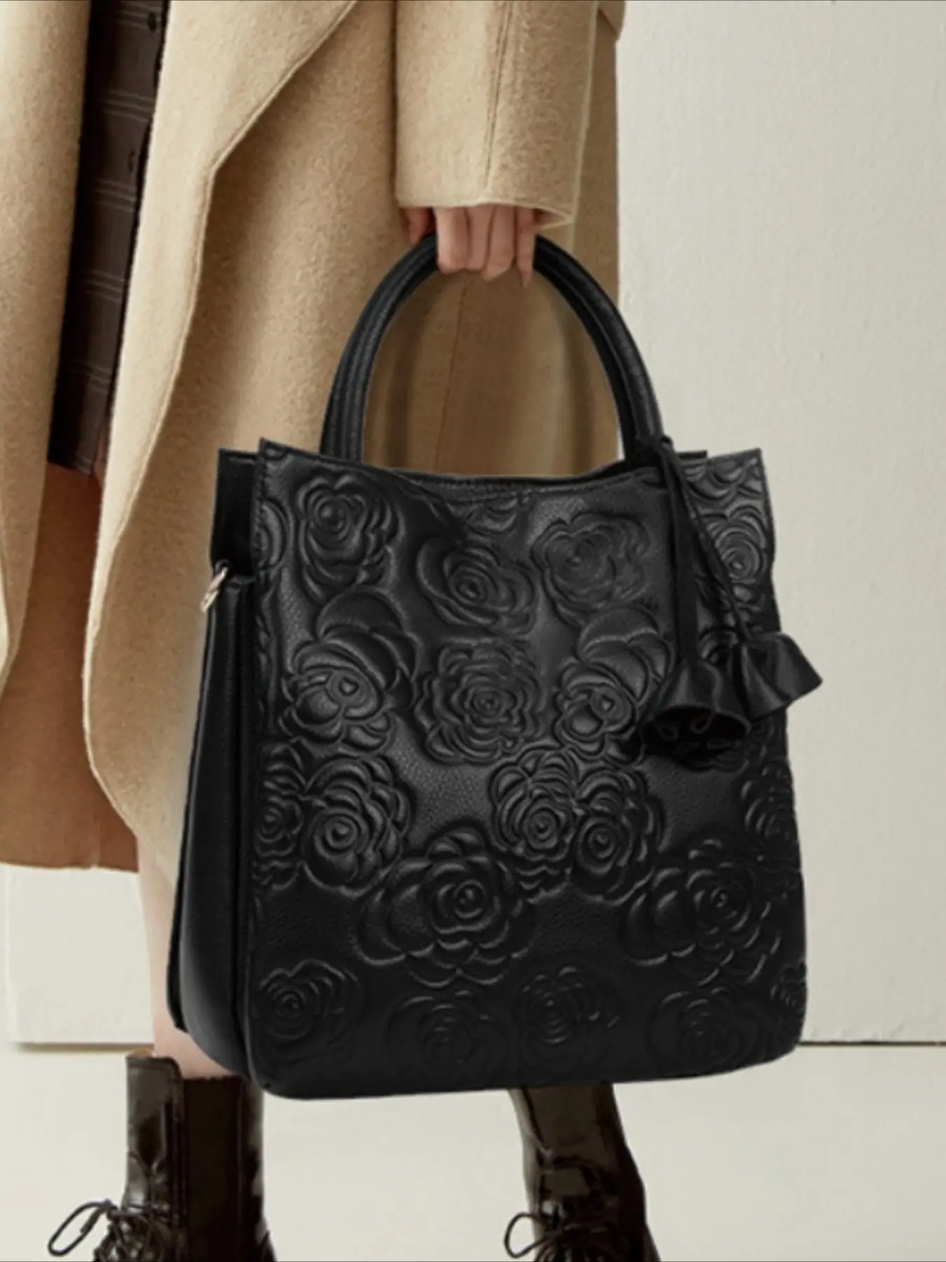 Light luxury and elegant vintage women's floral handbag with large capacity, fashionable vegan leather tote bag, detachable shoulder strap for women's wallet and shoulder bag, suitable for daily use and work, making it a perfect holiday gift