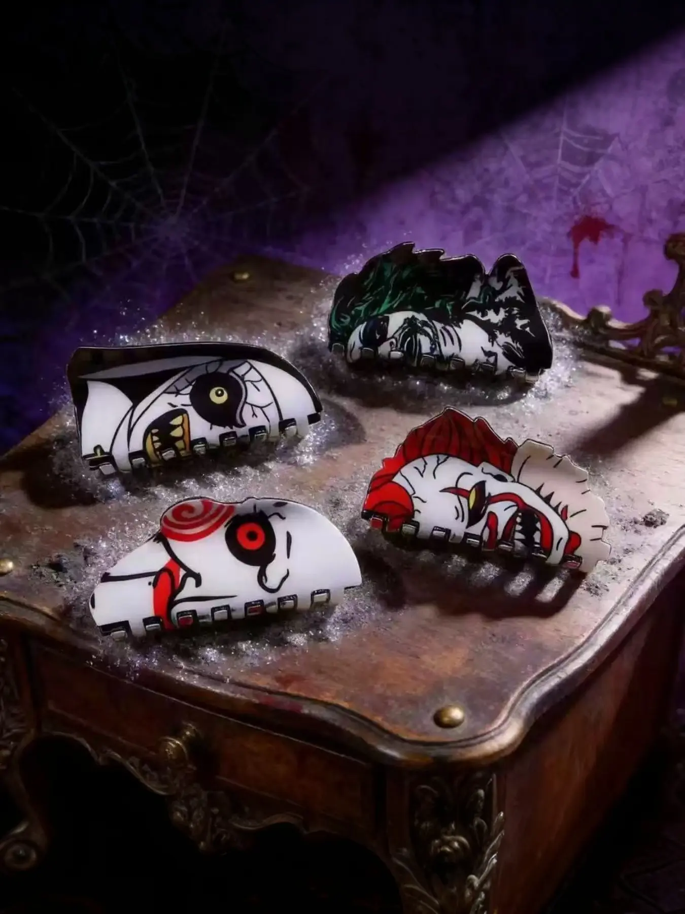 4 Pack Horror Movie Character Hair Claw Clips, Scary Clown Ghost Villain Print Shark Clips, Gothic Spooky Halloween Hair Accessories for Women, Horror Themed Cosplay Party, Halloween Costume Decor Fan Gift