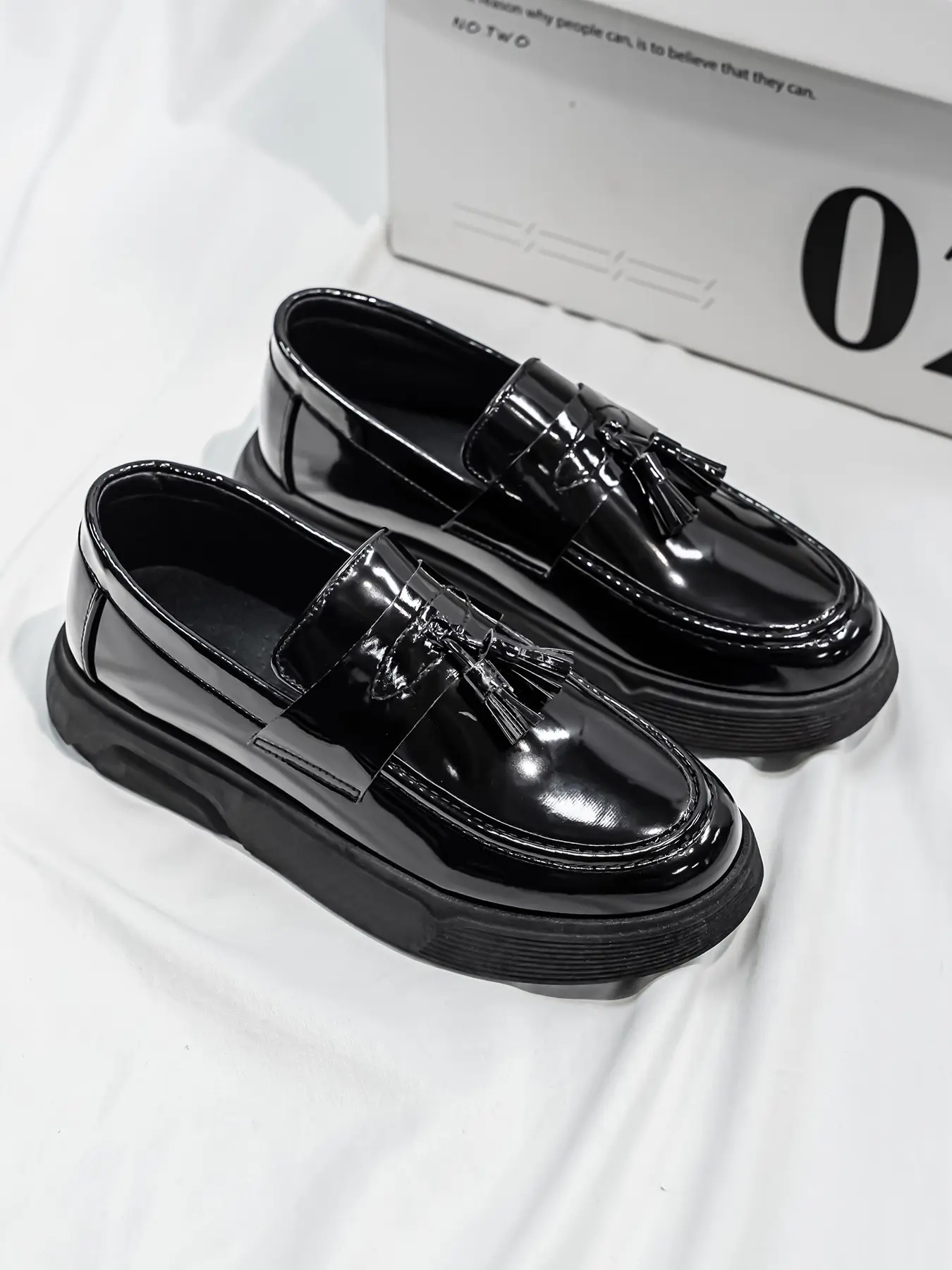 Men's Fashion Glossy Fringe Thick Sole Loafers, Retro Slip-On Shoes, Walking Shoes, Anti-Slip, Comfortable, Suitable for All Seasons