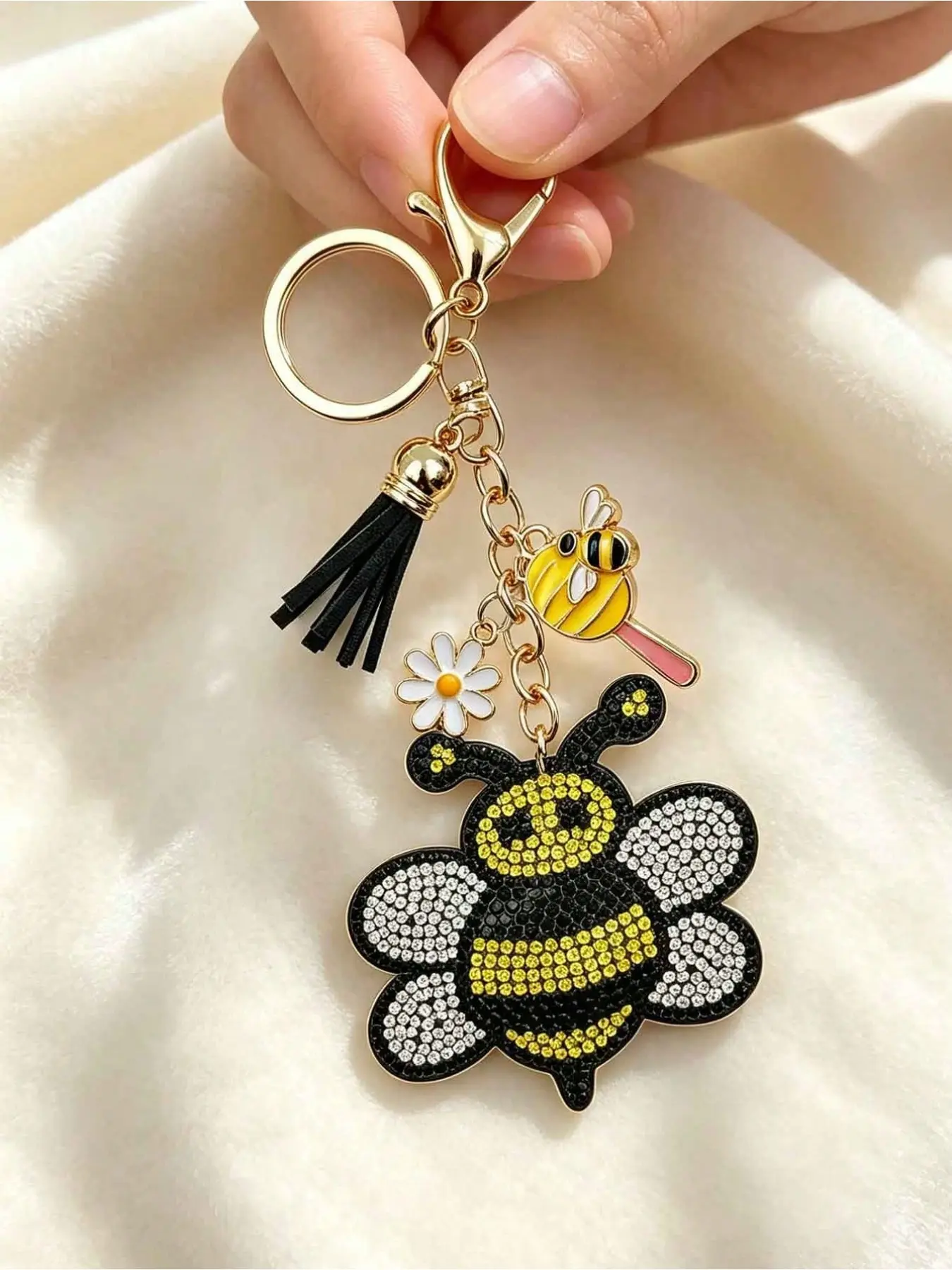 Fashion Alloy Rhinestone Bee Keychain, Fabric Bee Bag Charm, Silver‑Gold Animal Key Chain, Car Key Ring, Earphone Pendent, Creative Gift for Mom Dad Graduate Teacher