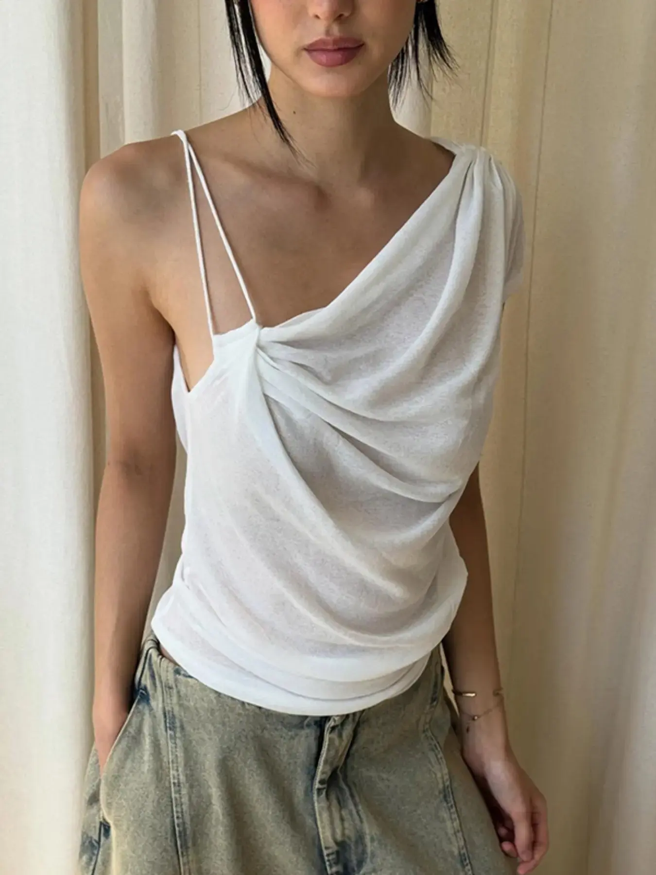 Women's Solid Color Asymmetrical Backless Twist Cami Top, Slim-Fit Minimalist Style, Perfect for Daily Outings.