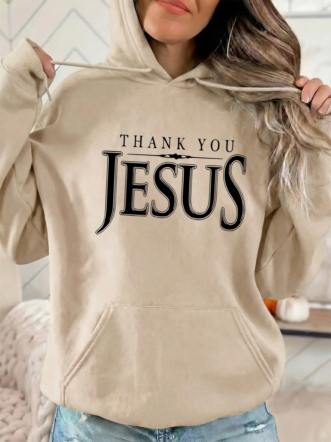 Women's fashionable hooded sweatshirt with the lettering "THANK YOU JESUS" printed on it. Drawstring kangaroo pocket. Fall and winter casual sportswear sweatshirt. Suitable for casual parties and sports wear.
