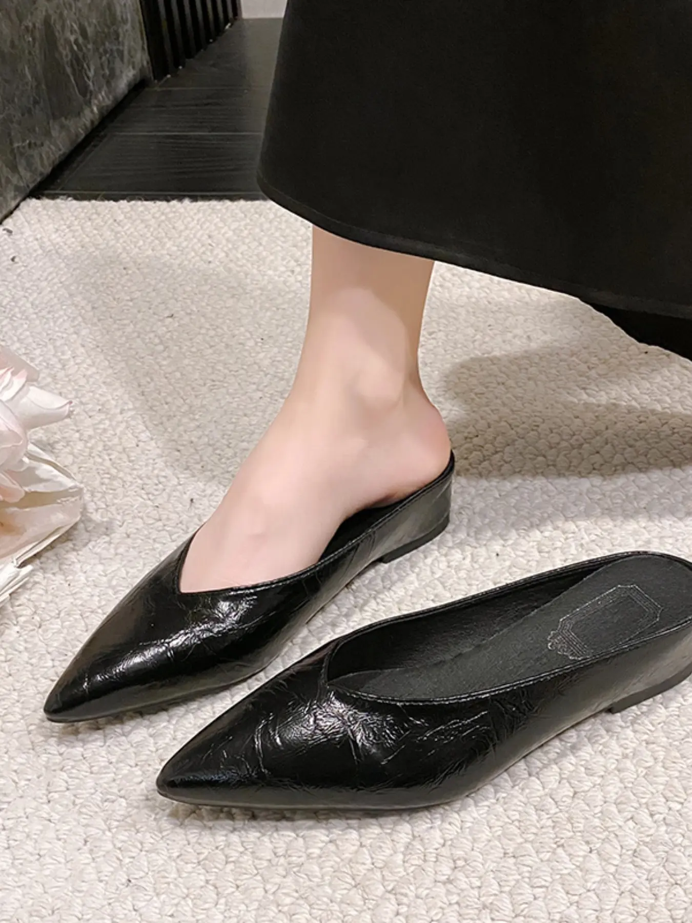 Women's Crinkled Shiny Metallic & Matte V-Cut Pointed Toe Flat Backless Mule Slides, Slip On Mules, Soft Faux Leather Non Slip Office Daily Night Out Casual Footwear Mule Flats Cream Silver Gold Black Four Tone Colors