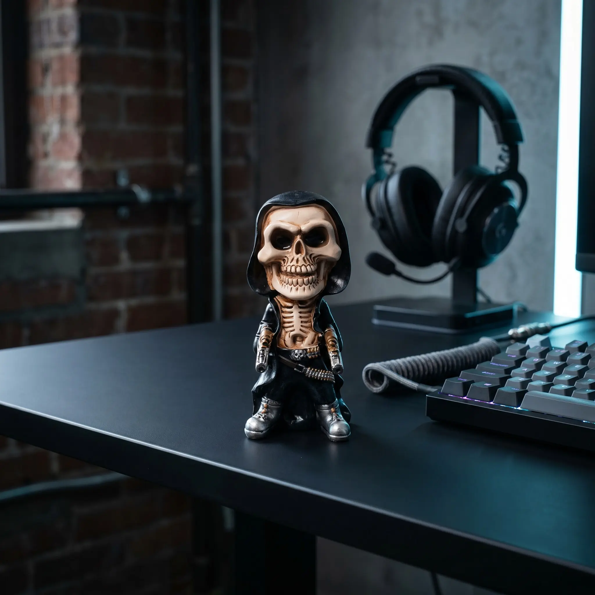 Resin Skull Warrior Figurine, Collectible Figurine, Halloween Decorative Ornament, Desktop Home Decoration, Desktop Art Ornament, Unique Craftsmanship, Perfect for Festive Settings, Resin Statue