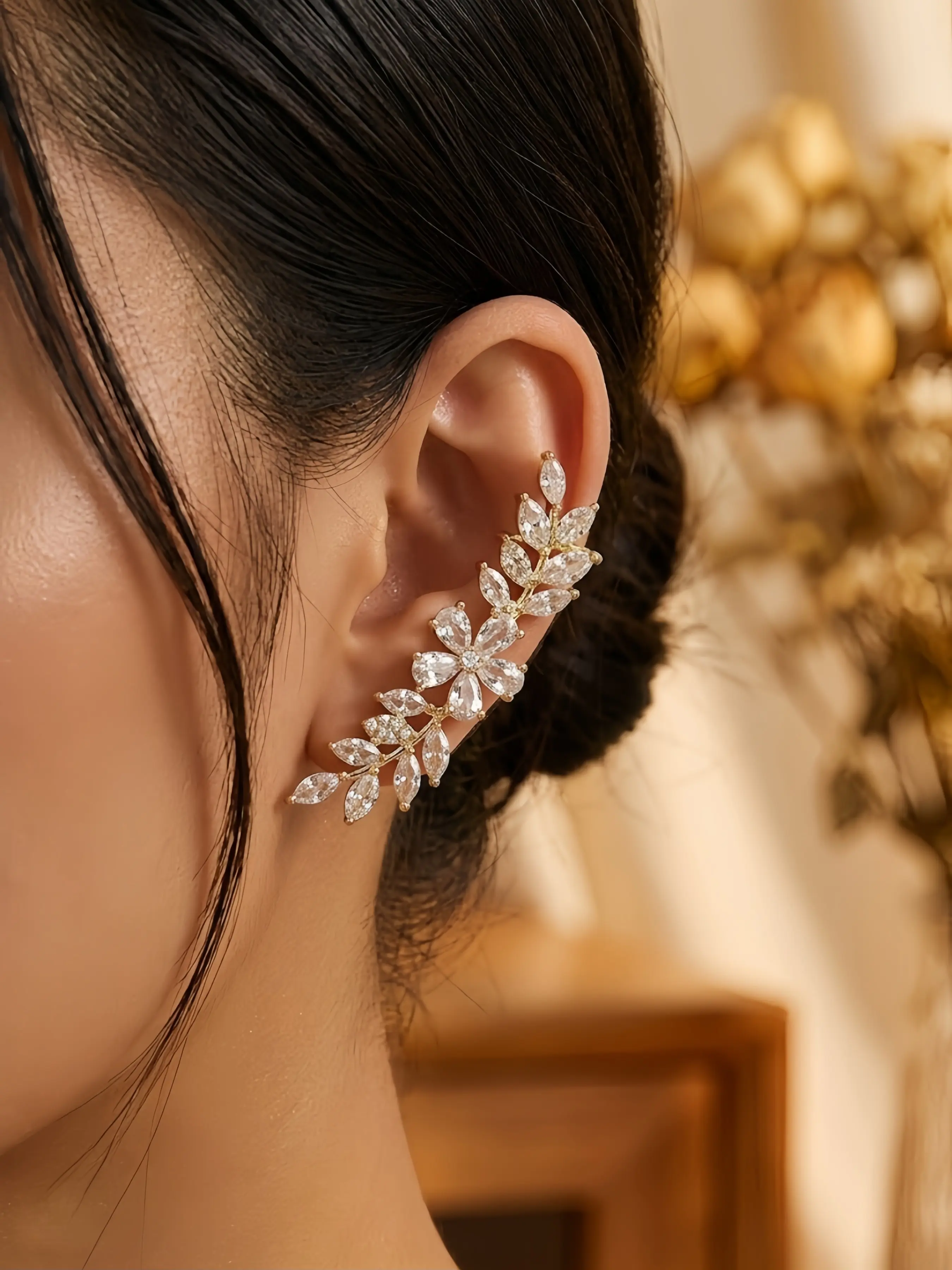 1pc Elegant Synthetic Zircon Flower Leaf Design Ear Cuff, Sparkling Crystal Ear Climber Crawler Earrings for Women, Wedding Party Jewelry Gift