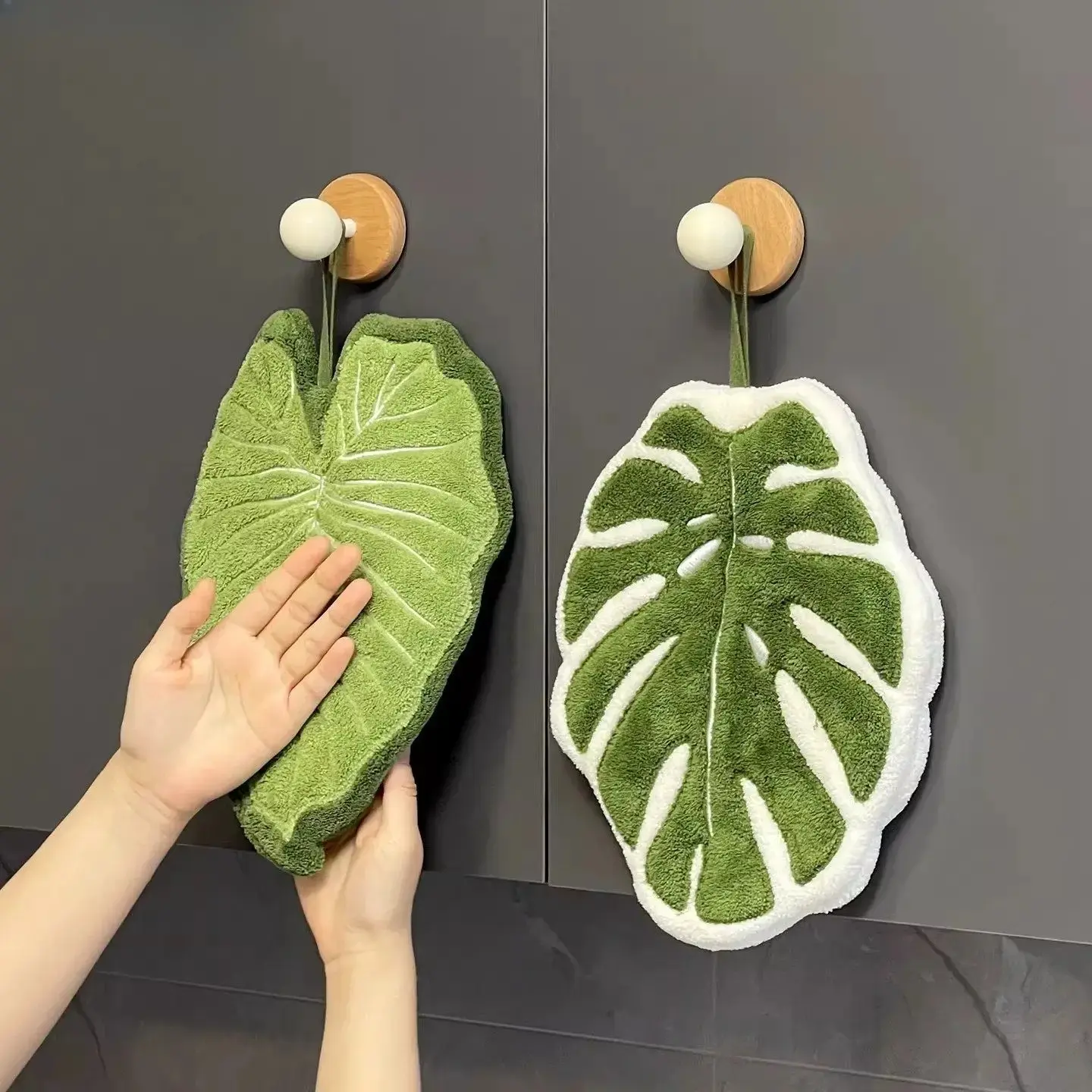 Monstera Deliciosa Hanging Hand Towel, Coral Fleece Absorbent Kitchen Towel, Soft Microfiber Plant Leaf Design Bathroom & Kitchen Towel, Lint-Free Quick Dry Towel for Home, Decor & Daily Use