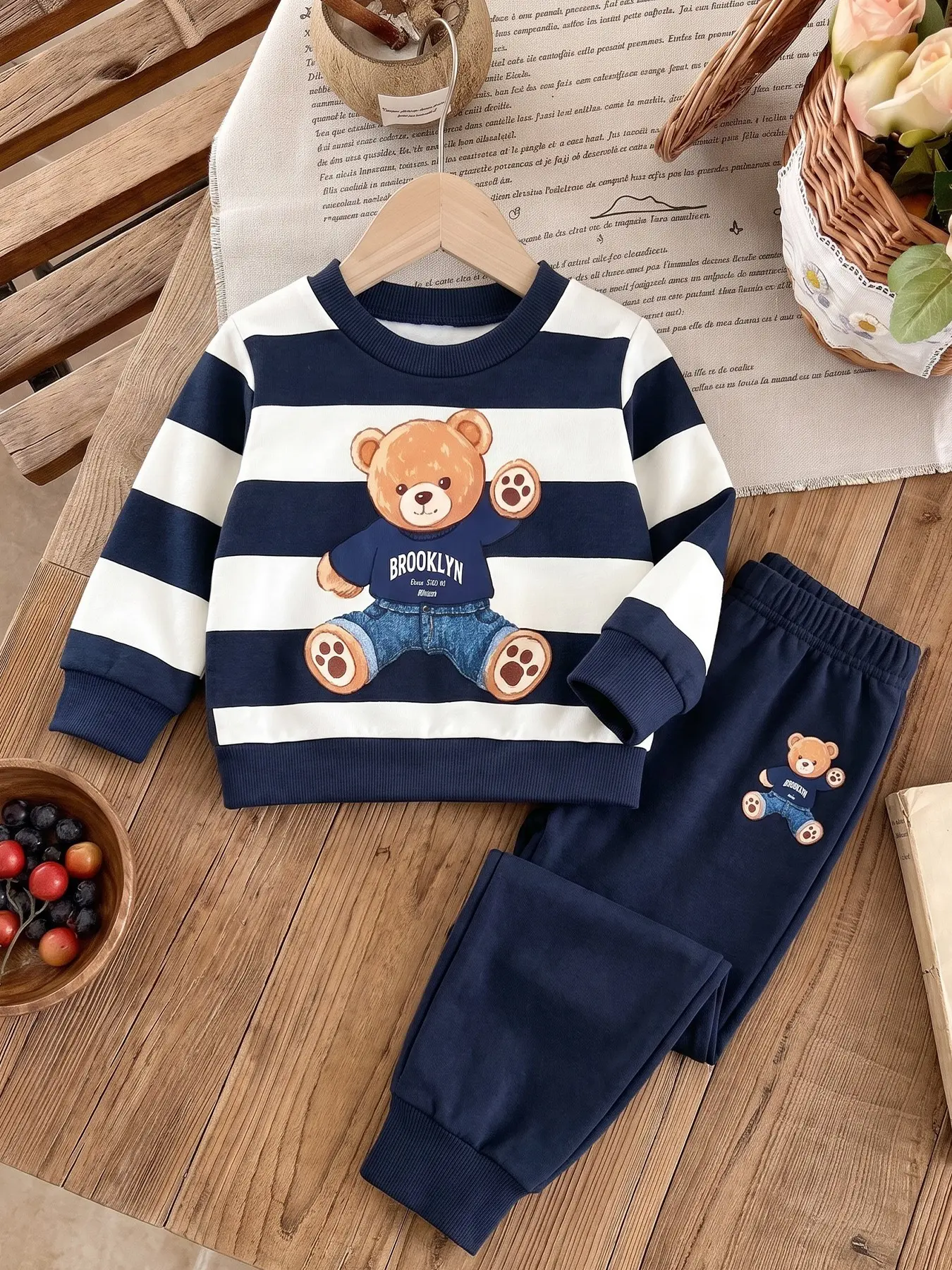 Boys' Soft Two-Piece Set, Cute Bear Pattern Striped Long Sleeve Sweatshirt, Loose Fit Comfortable Pants, Casual Spring & Fall