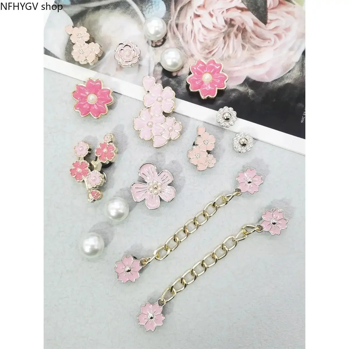Multicolor Cherry Blossom Clog Decor Pack Of 16, Designed With Soft Pink Flower Link Chains And Shiny Faux Pearl Accents, Easy-To-Detach Fashion Footwear Accessory Perfect For Daily Casual Shoe Customization And Warm Weather Summer Clog Outfit Collocation