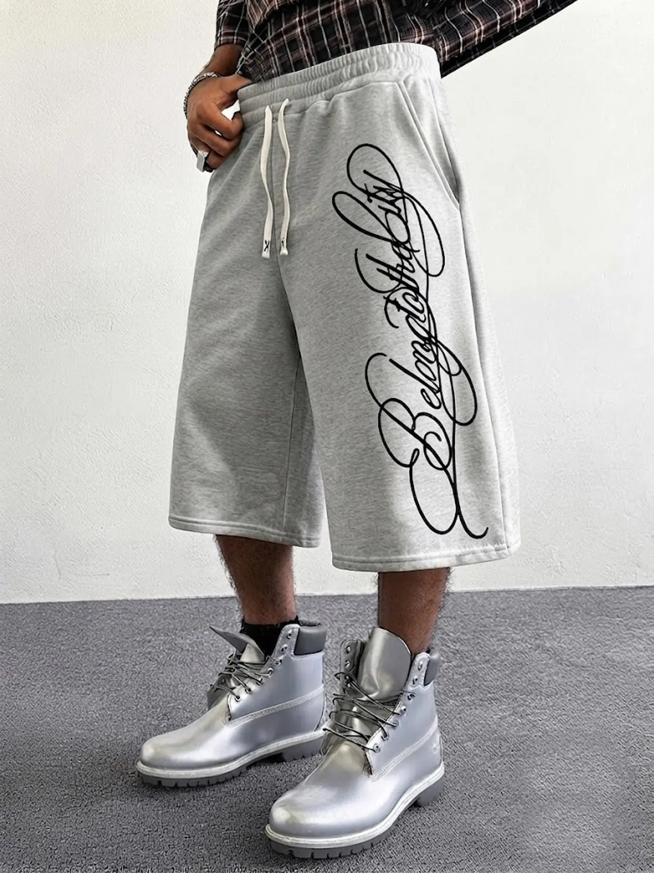 Baggy Oversized Knee Length Sweat Shorts Men Vintage Cursive Letter Print Gray Jersey Wide Leg Jorts Streetwear Hip Hop Casual Workout Capri Pants Activewear