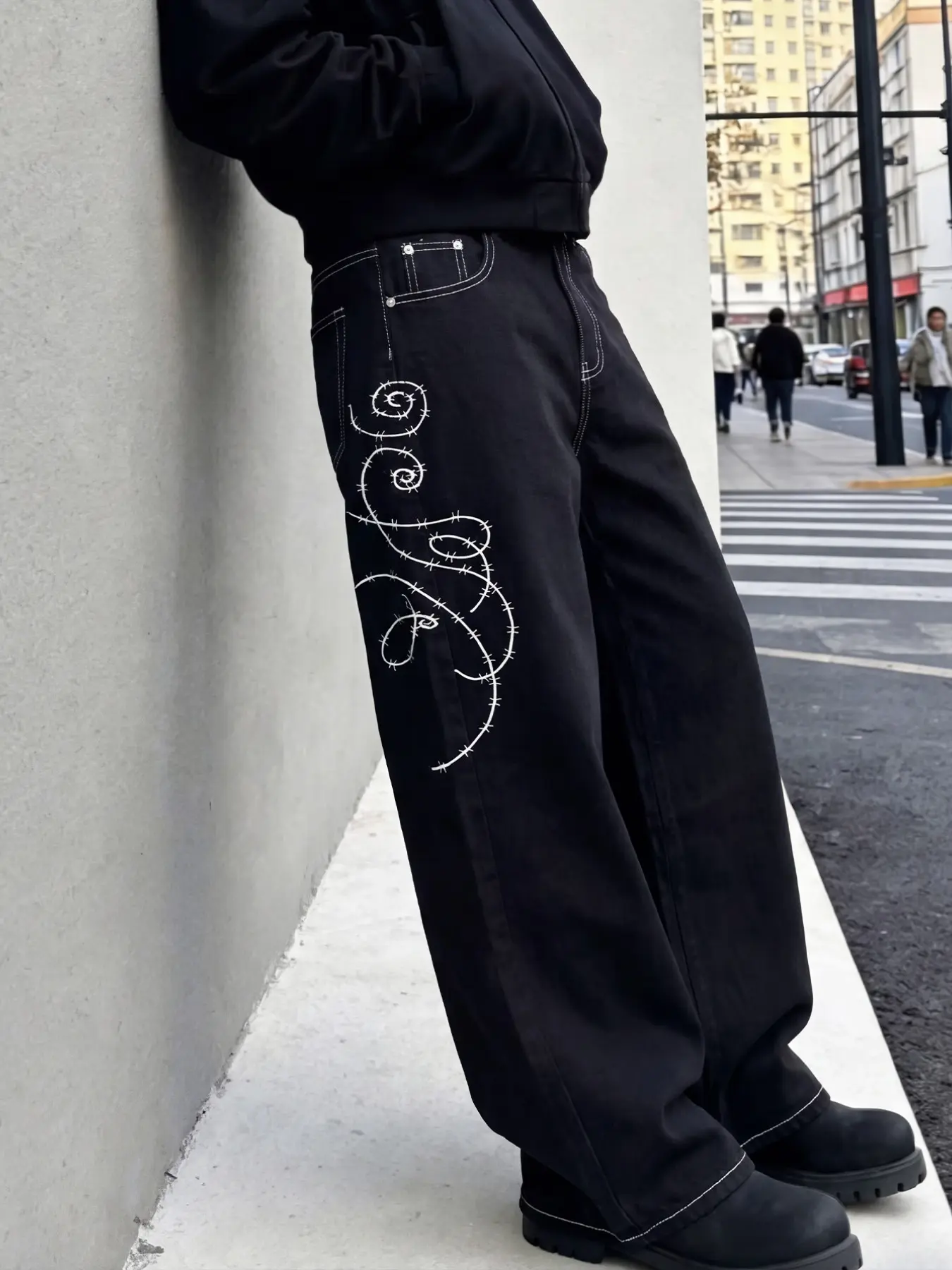Men's Straight Leg Jeans, Thorn Vine Embroidery, Colorblock Contrast Stitching, Trendy Streetwear Denim Jeans