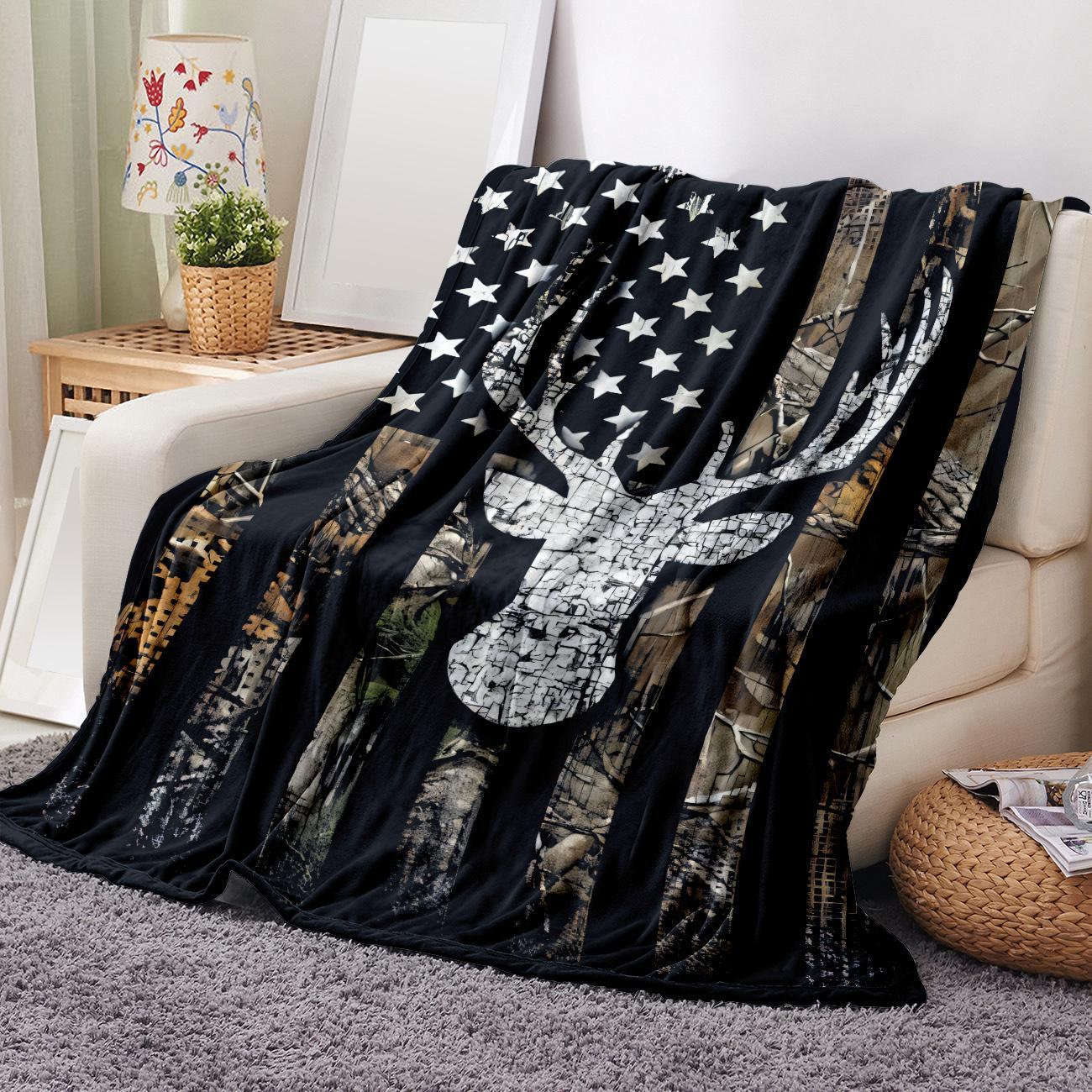 Flag & Deer Head Pattern Flannel Cozy Blanket, 1 Count Soft Comfortable Warm Throw, Soft Comfy Blanket, Cool Bedroom Bedding Blankets Decorative Giftable Blankets for Home Office Travel Camping
