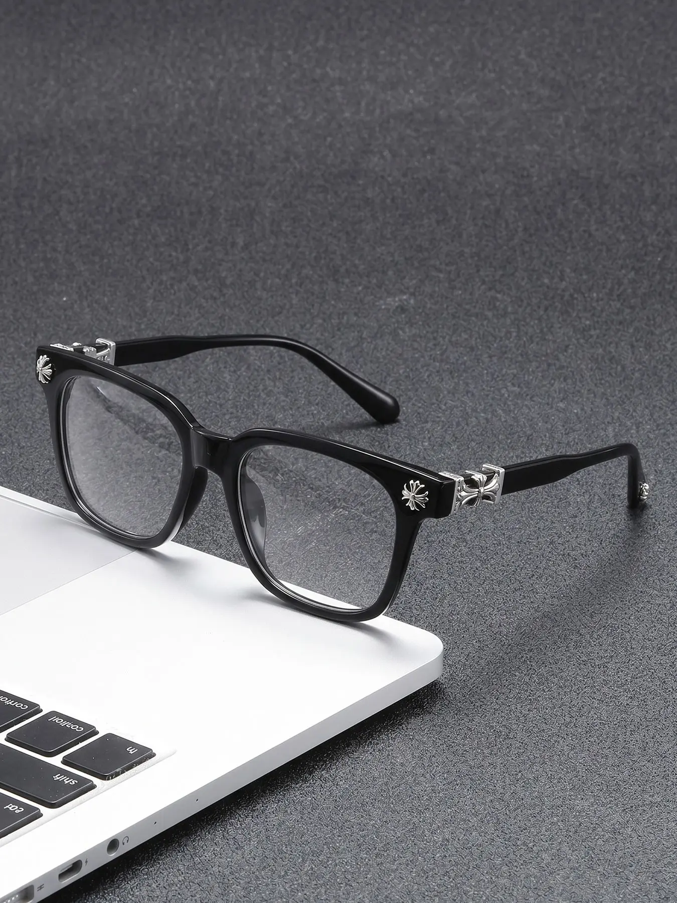 New square glasses, unisex design, fashionable light luxury elegant literary and business eyeglass frames, multiple colors available, the perfect gift for him, very for daily computer wear, decorative photo glasses.