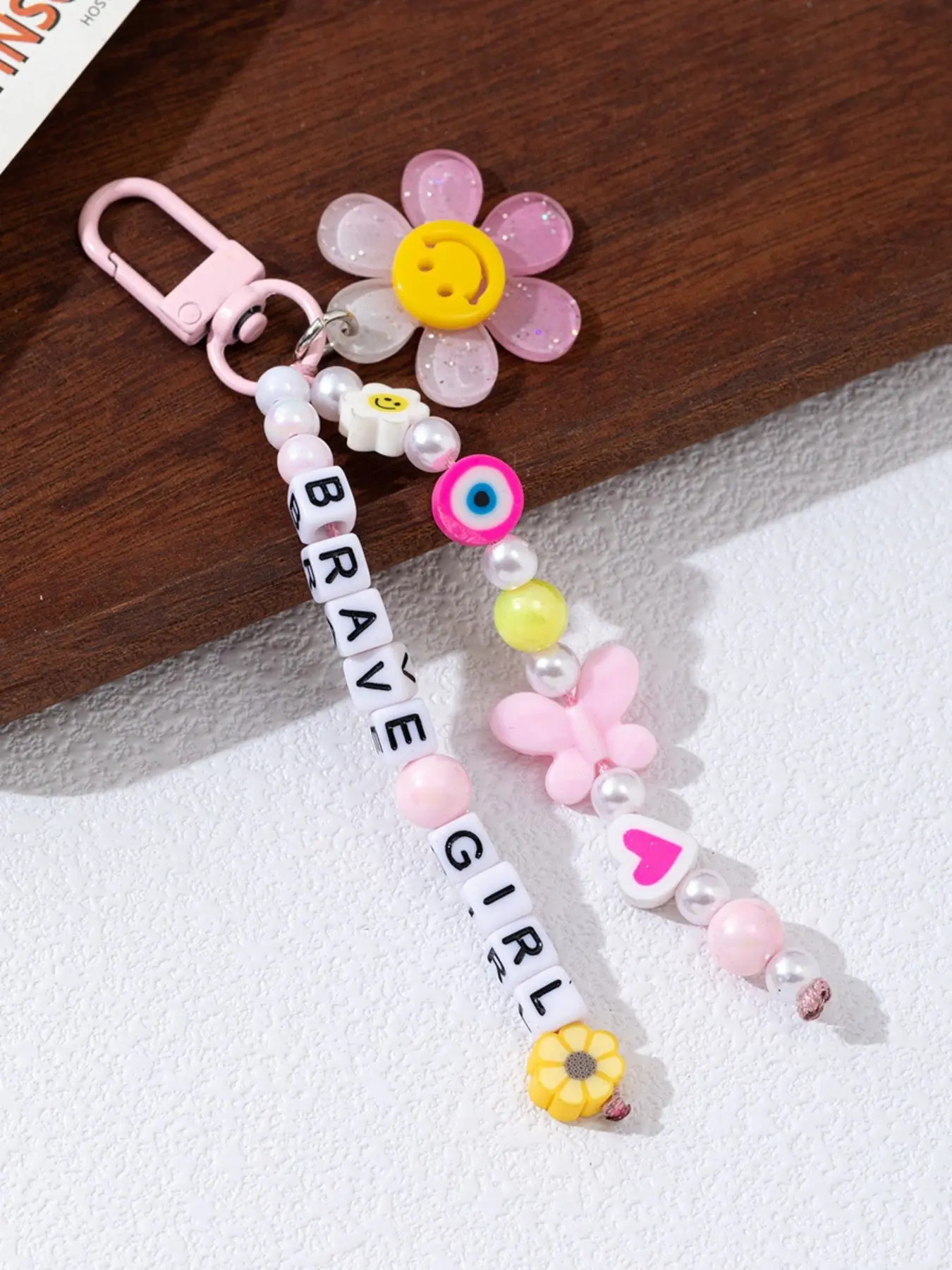 Dopamine Macaron Smile Flower Beaded Keychain, Multicolor English Word Bag Charm, Fun and Stylish Accessory for Everyday Use
