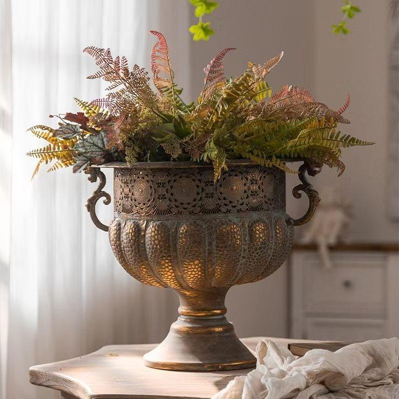 A French decorative vase crafts decorative ornaments romantic trophy shaped crafts