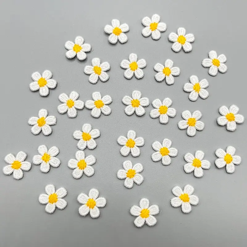 30pcs Floral Embroidery Iron-On Patches, Cute Daisy Sewing Appliques, DIY Decoration for Bags, Jackets, Jeans, Clothing Accessories