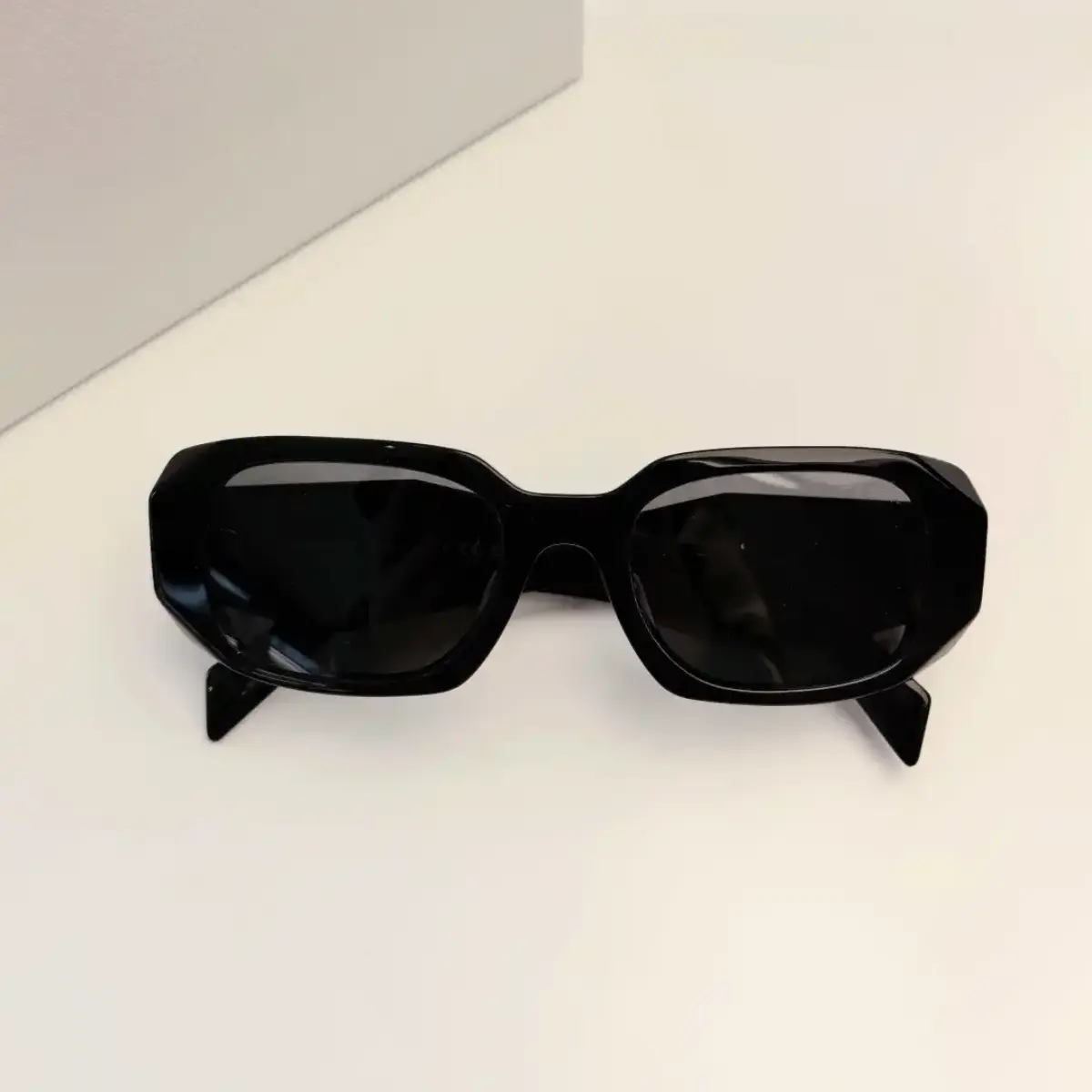 Retro Polygonal Geometric Sunglasses for Men Women, Trendy Y2K Thick Frame UV400 Protection Shades, Statement Square Sun Glasses for OOTD Aesthetic Summer Festival Party Thoughtful Gifts for Birthday Holiday, Stylish Statement Piece for Friend Lover