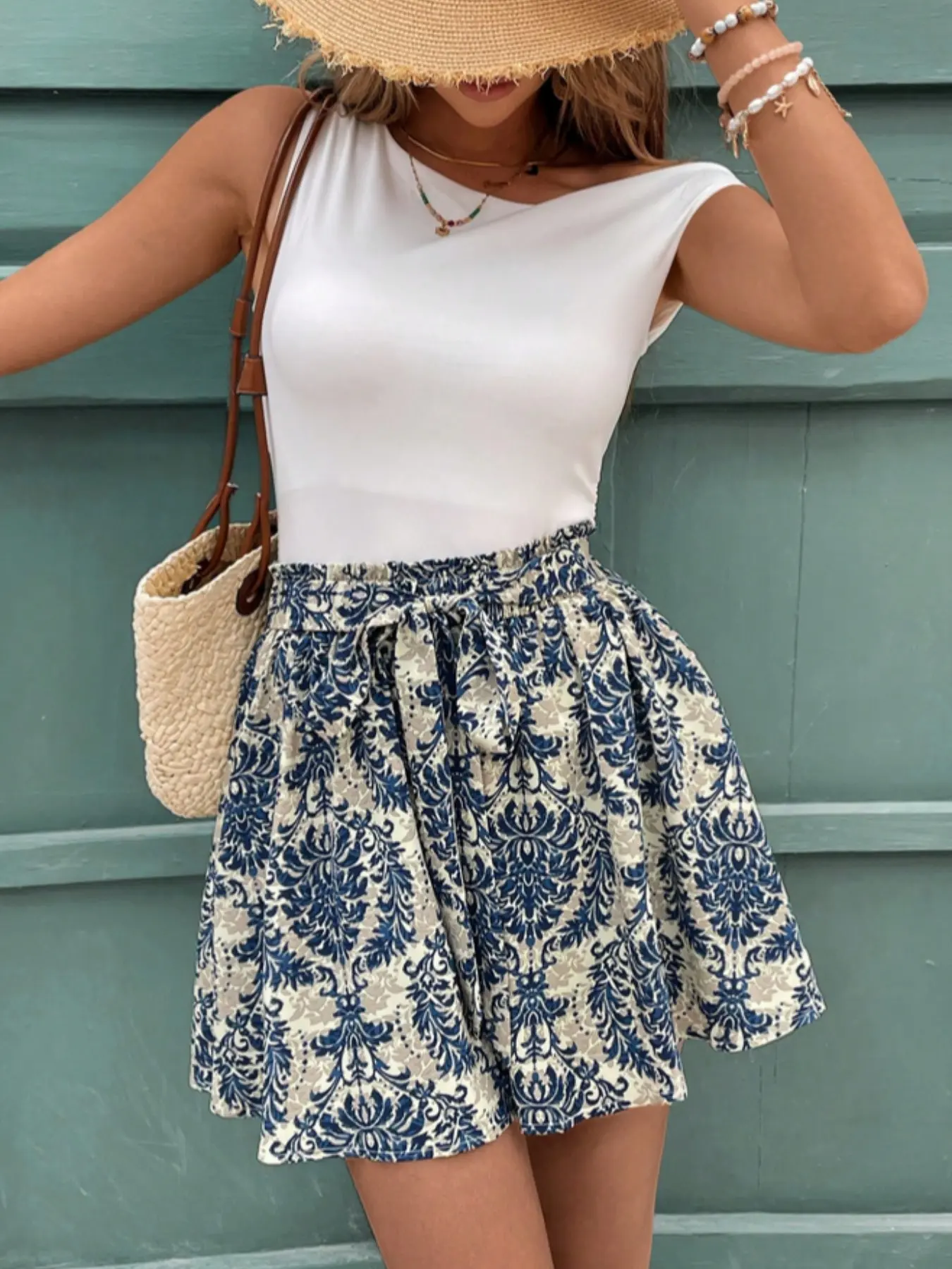 Vintage Blue Baroque Floral High Waist Tie Belt Wide Leg Skirt Pants, Lightweight Slimming Casual Short Pants for Summer Vacation