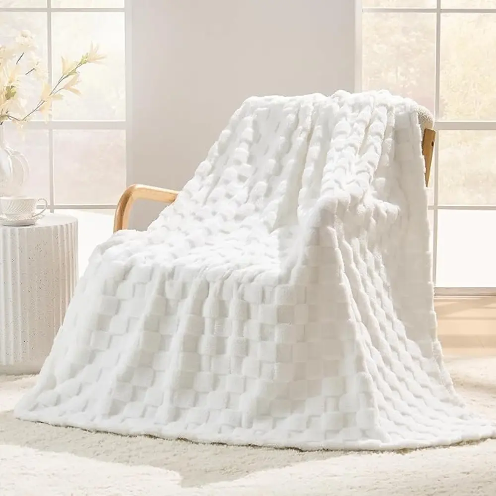 Cozy Bliss Fluffy Faux Fur Throw Blanket for Couch,Warm Cozy Soft Blankets for Sofa Bed Living Room,Luxury Faux Rabbit Fur Throw Blanket for Couch Bed, Cozy Gifts for Women Christmas, Ideal for Home Decor and Chilly Nights, Soft Throws Blanket