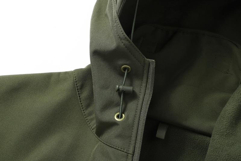 A men's hooded jacket with an outdoor and functional style features multiple zipper pockets distributed on the chest, arms, etc., making it convenient to store various small items and highly practical. Hood with drawstring closure