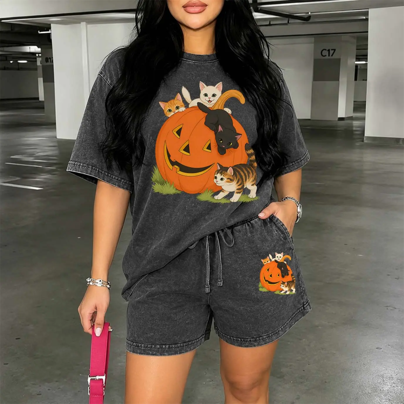 Women's Washed Cotton Shorts Two-Piece Set: A Uniquely Styled Halloween Ghost-Themed Party Outfit. Featuring Cats Are Gathered Around A Giant Jack-O'-Lantern. Designs. Also Suitable As Casual Summer Loungewear.