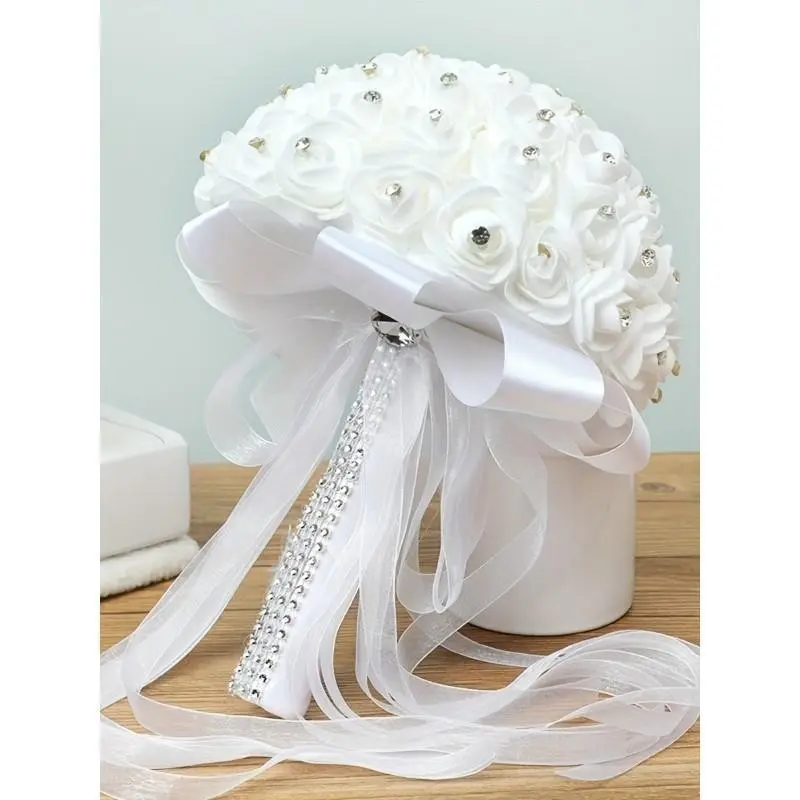 High-quality silk imitation white roses, which do not deform or fade easily and can be preserved for a long time. Suitable for brides' wedding bouquets, bridesmaids' group matching, anniversary gift giving, and is very suitable for daily home decoration d