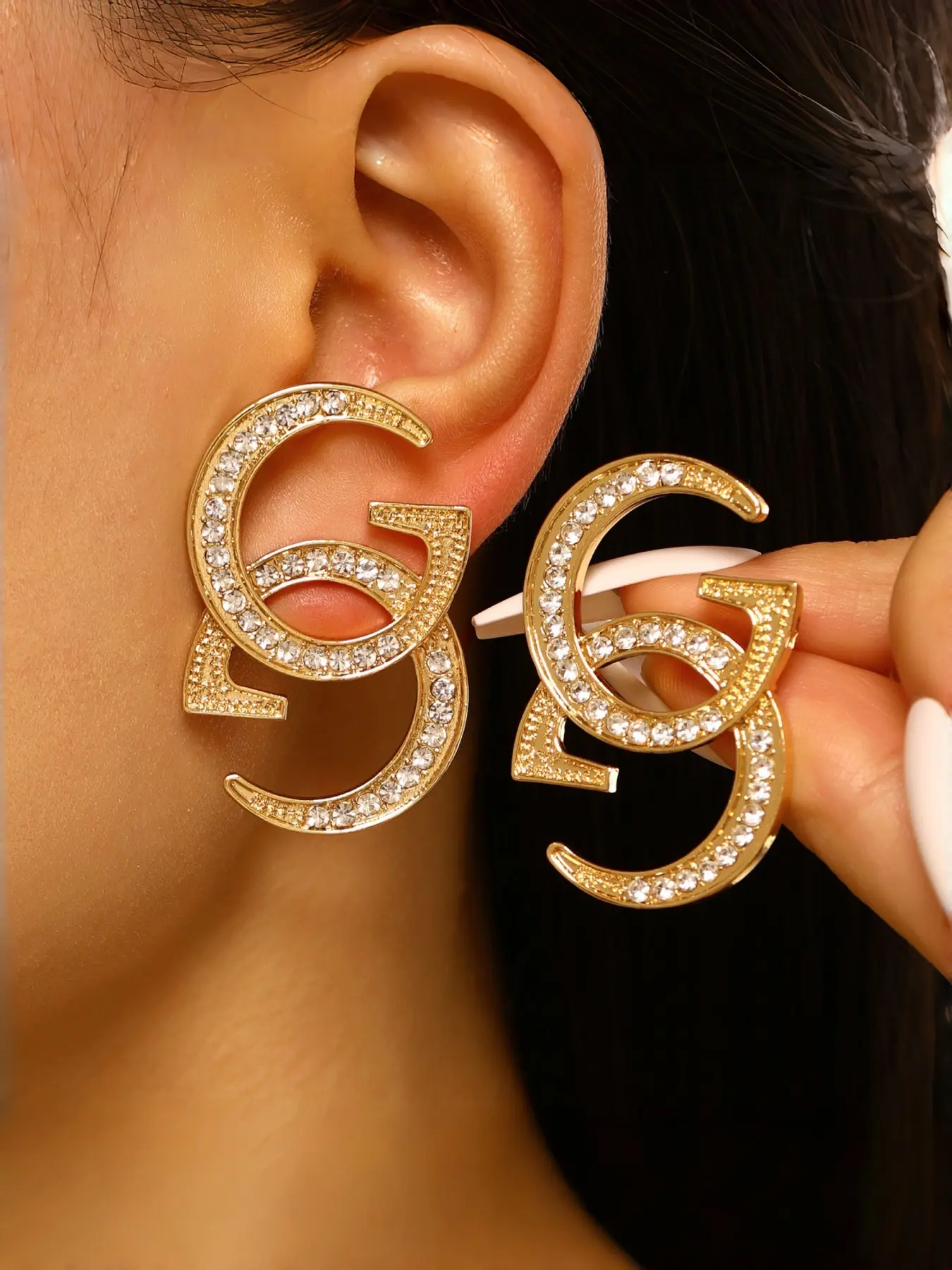 Double G Letter Diamond Stud Earrings, Stylish Stud Earrings For Commuting And Parties, Suitable For Everyday Casual Wear, And A Small Gift For Friends.