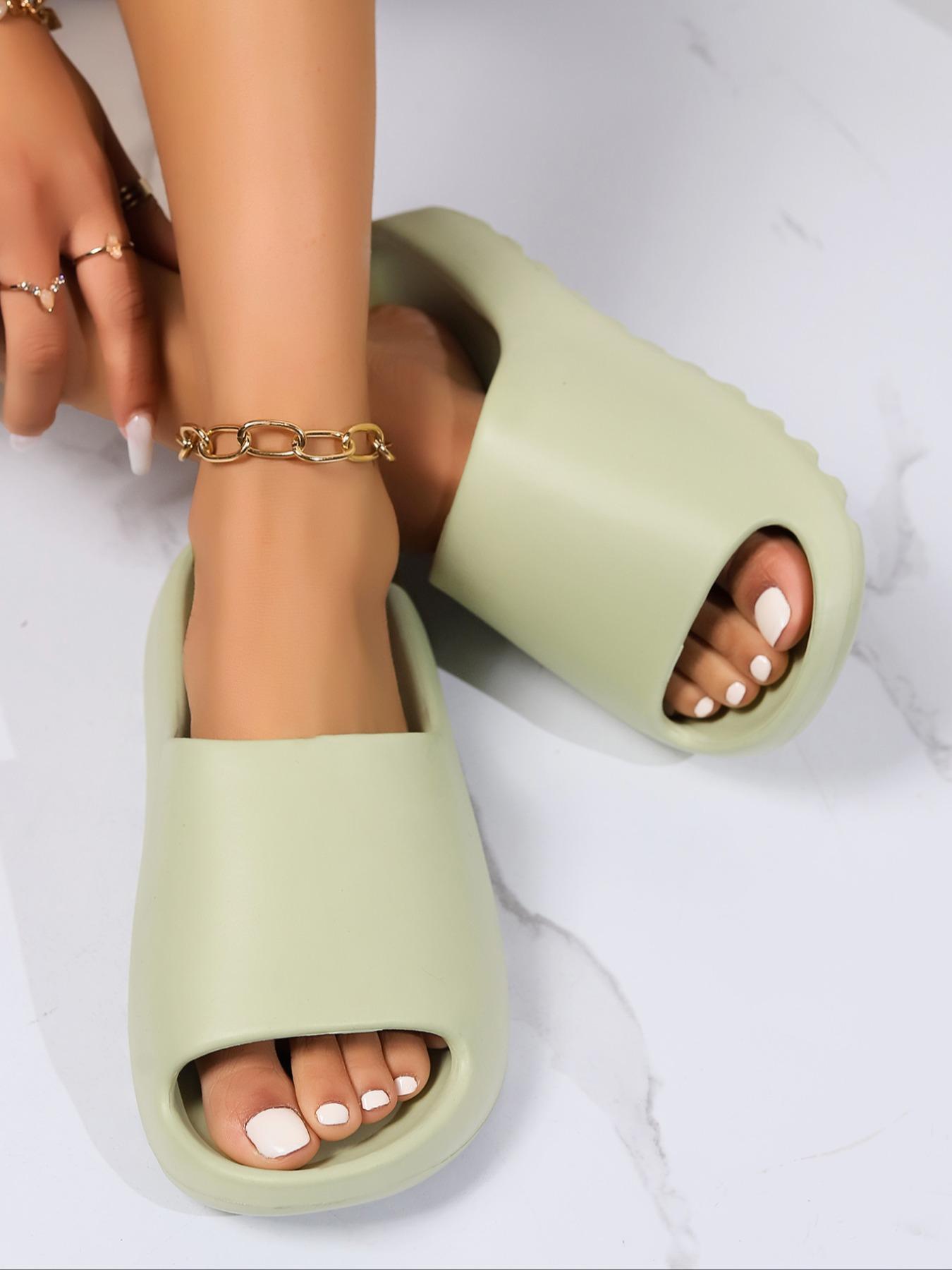 Unisex Non-Slip Bathroom Slippers, Lightweight Non Slip, Soft Cloud-Like Shoes for Men & Women, Comfortable Indoor Footwear for Home Use