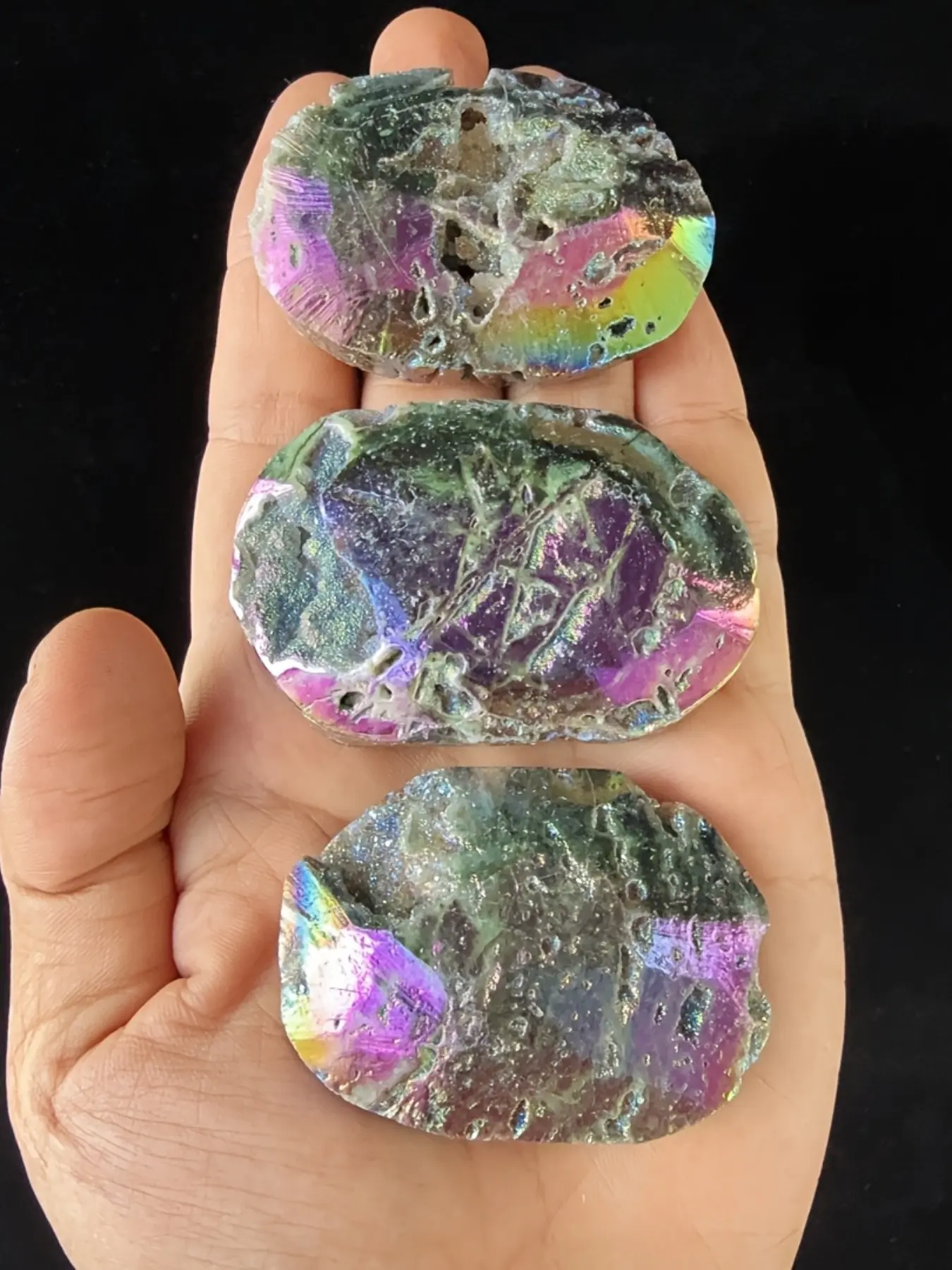 1pc 4-6cm Druzy Sphalerite Titanium Aura Palm Stones, Crystal Decorative Ornaments, Crystal Decorative Stones, Natural Stone Interior Decoration, Iridescent Crystal for Home Decor, Gift Ideas