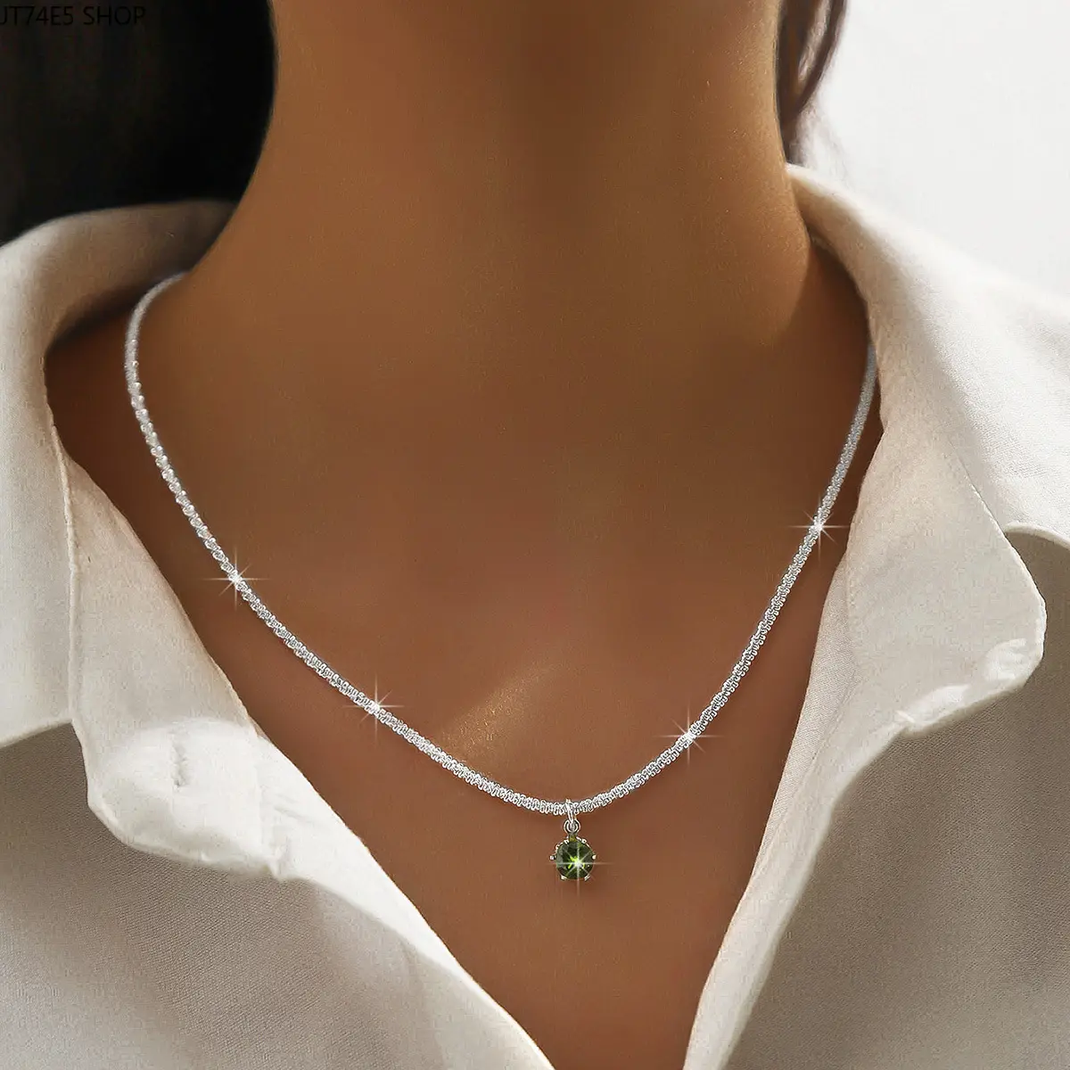 Women's Cold-Tone Green Rhinestones Necklace - Bright-Cut, High-End Light Luxury Shiny Clavicle Chain for Casual Daily Wear, Durable For Daily Wear, Elegant, Fine Welding Process