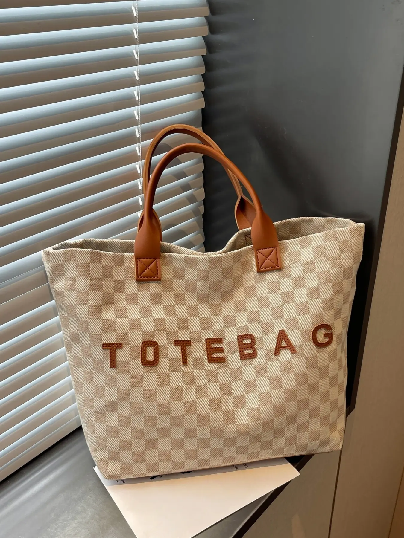 Fashion simple plaid lazy style large-capacity tote bag, lightweight casual women's handbag for daily commuting and shopping, Fashion Patterned Bag