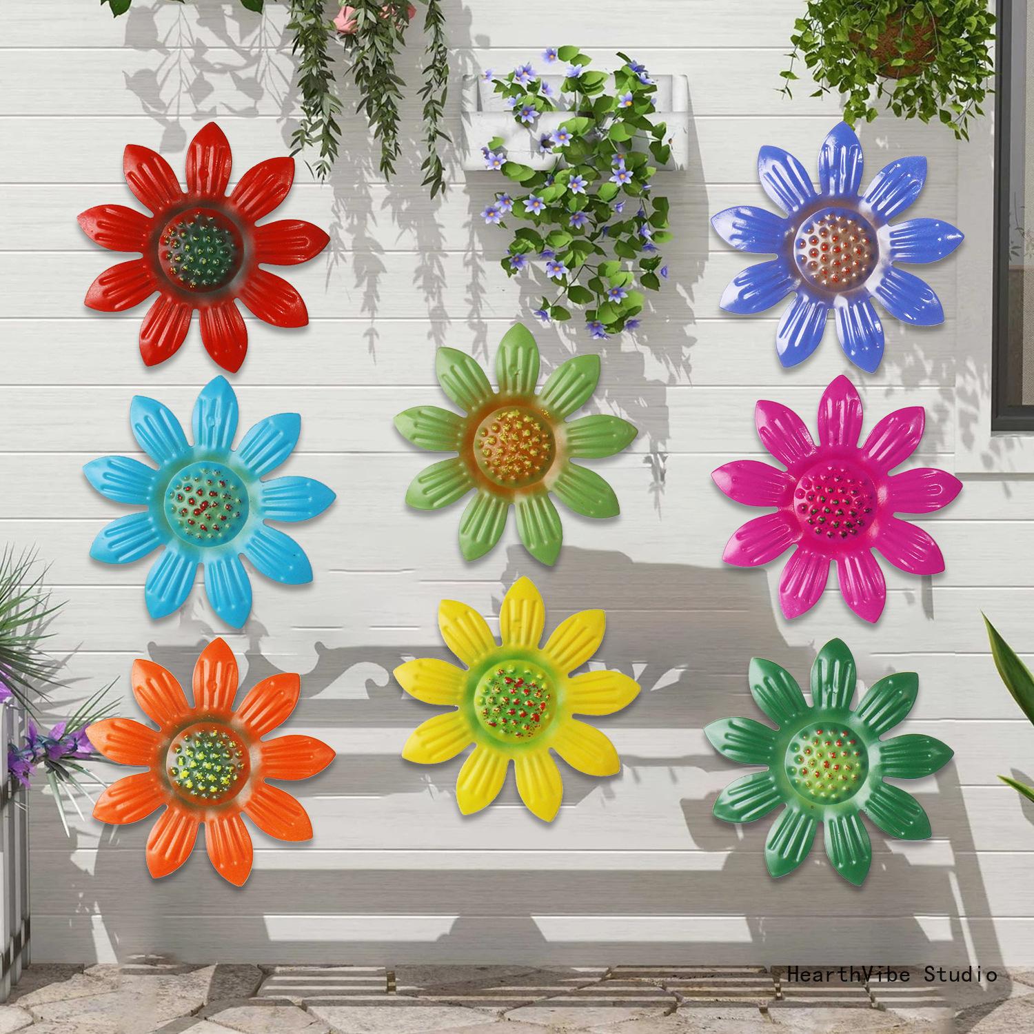 Outdoor Garden & Courtyard Iron Art Wall Hanging — Daisy Motif | Creative Decor & Wall Art for Villas and Landscaping
