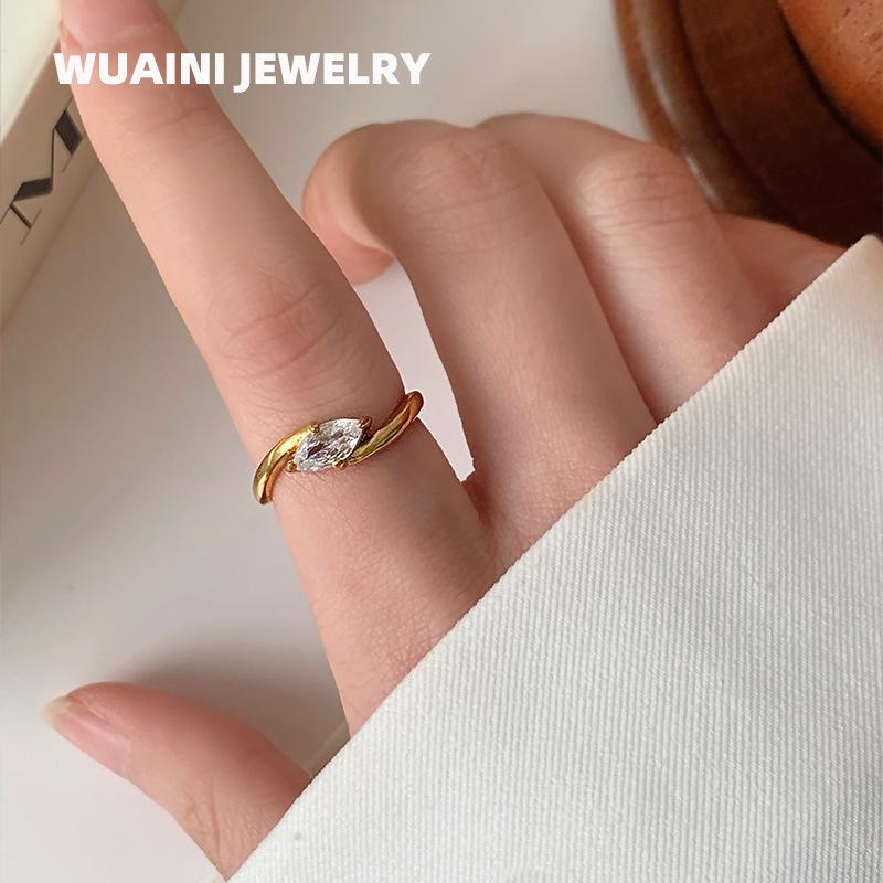 Elegant Golden Marquise Cut Solitaire Ring for Women, Sparkly Zircon Stainless Steel Promise Ring, Minimalist Wedding Engagement Anniversary Jewelry Gift