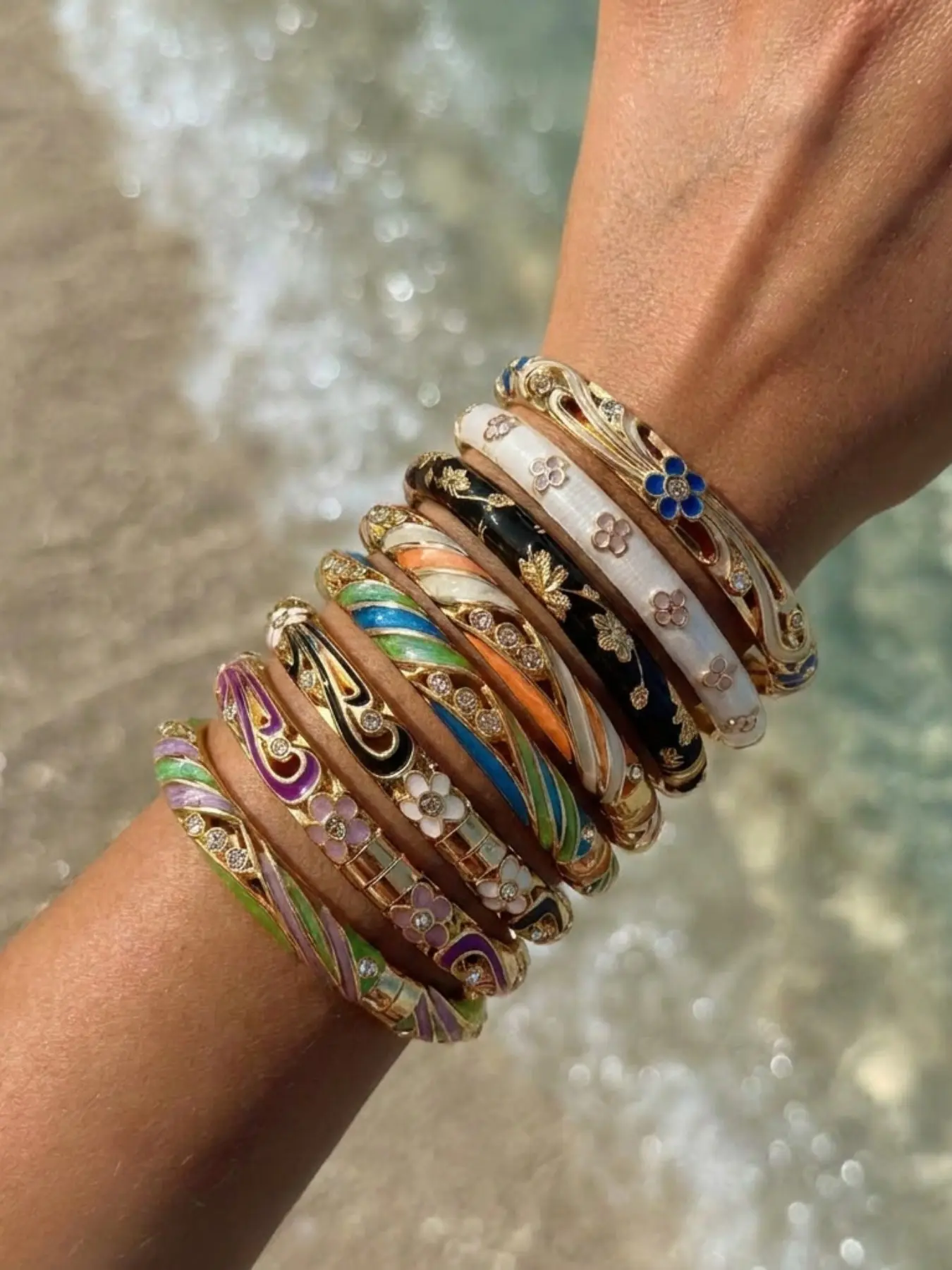 8Pcs Beach Vintage Cloisonne Enamel Bangle Set Hollow Gold Floral Crystal Hinged Bracelet Boho Stackable Wrist Cuff Seaside Vacation Holiday Jewelry Gift for Women