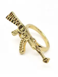 1pc 14K Gold Plated American Hardcore Street Style Pistol Nugget Ring, featuring a 3D relief AK-47 design with detailed textures. This unisex personality ring is a must-have accessory for trendsetters, street fashion, music festivals, and parties.