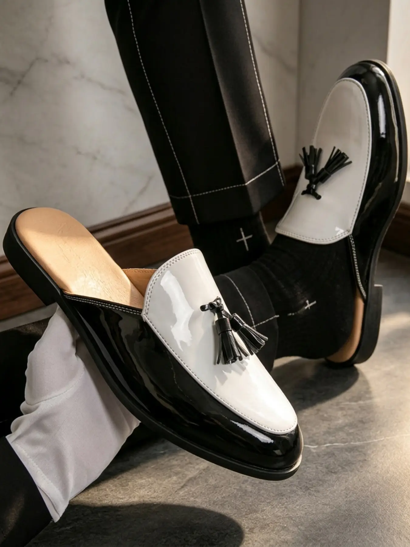 Fashion casual trendy half slippers loafer shoes,half slippers Slip-On Mules, lazy slip-on heel-less leather shoes. Sleek silhouette for easy matching, balancing style and comfort. Perfect for daily strolls, gatherings with friends and dating