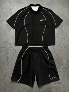 TikTok men's two-piece short set, wavy print collared button-up shirt & drawstring shorts, breathable and lightweight baggy street style set, Y2K fashionable casual sports set, suitable for summer daily wear and beach vacation.