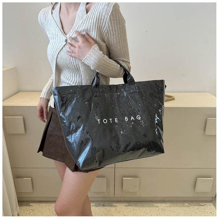 Christmas Gift Tote Bag Large Capacity Handbag for Women Casual Trendy Versatile High-quality Daily Commuting Bag Fashionable Shopping SpringStatements