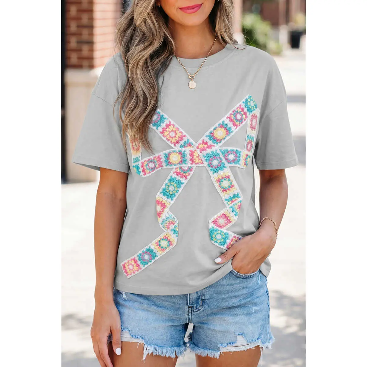 Women's Casual Fashion Short-Sleeve Light Grey Floral Crochet Ribbon Bow Patched Cotton T-Shirt, Versatile for Jeans or Pullover Pairing, Shortsleeve, Unisex, Top, Tee, Fit, Solid, Bow Detail Women's T-Shirts, Decorative Embellishments Women's T-Shirts