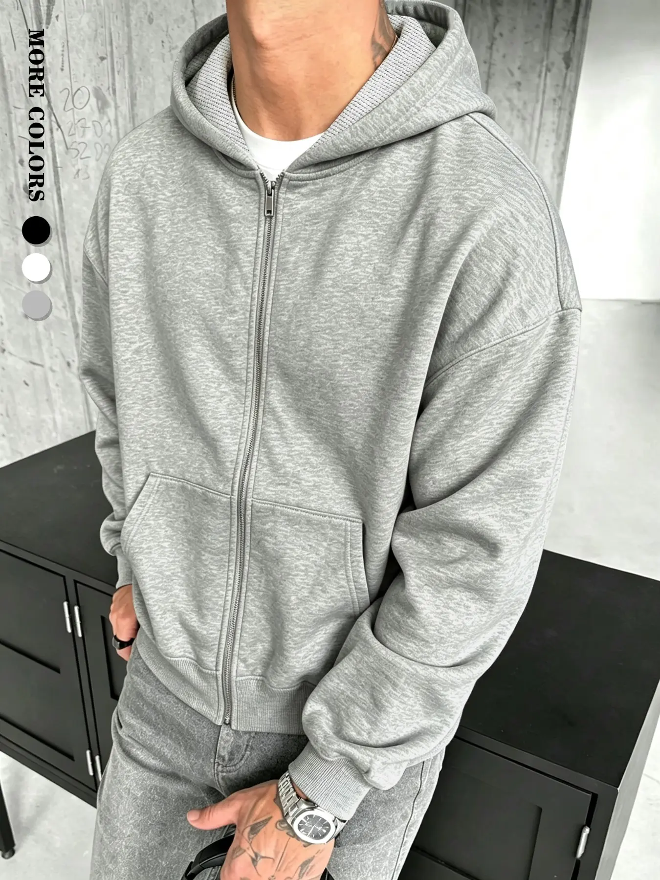 Men's hooded sweatshirt, zip-up cardigan sweatshirt, soft and skin-friendly fabric, lightweight sweatshirt for early autumn and early winter transition, versatile for layering or wearing alone, available in black and white, a wardrobe essential.